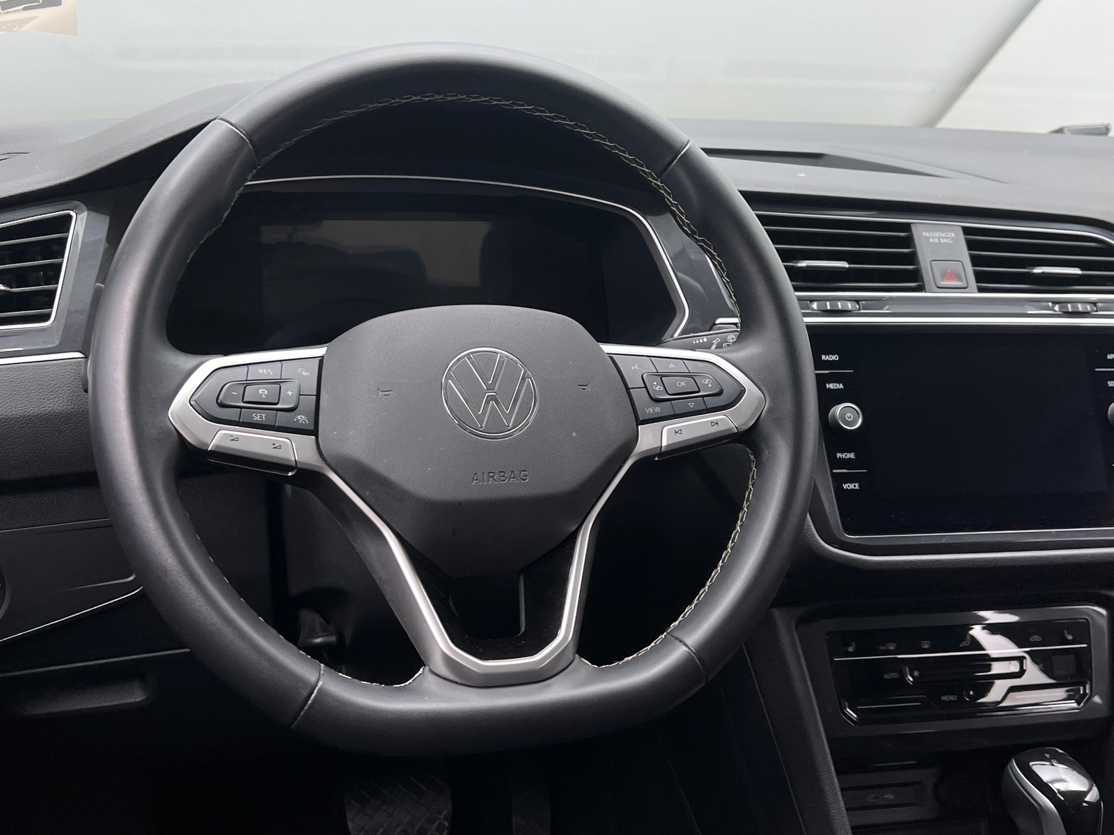 Thumbnail: 2024 Volkswagen Tiguan - 4
