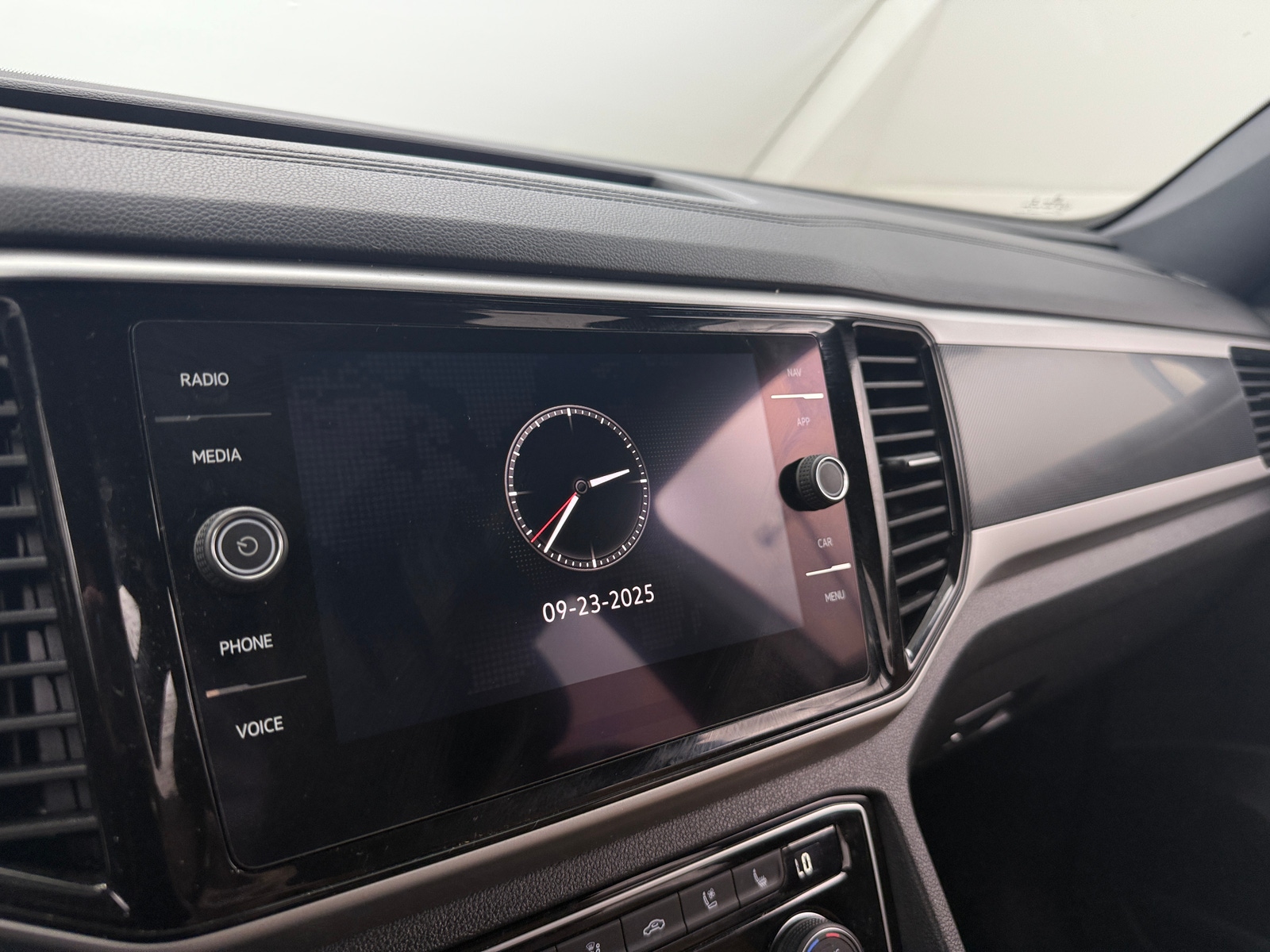 Thumbnail: 2022 Volkswagen Atlas - 3