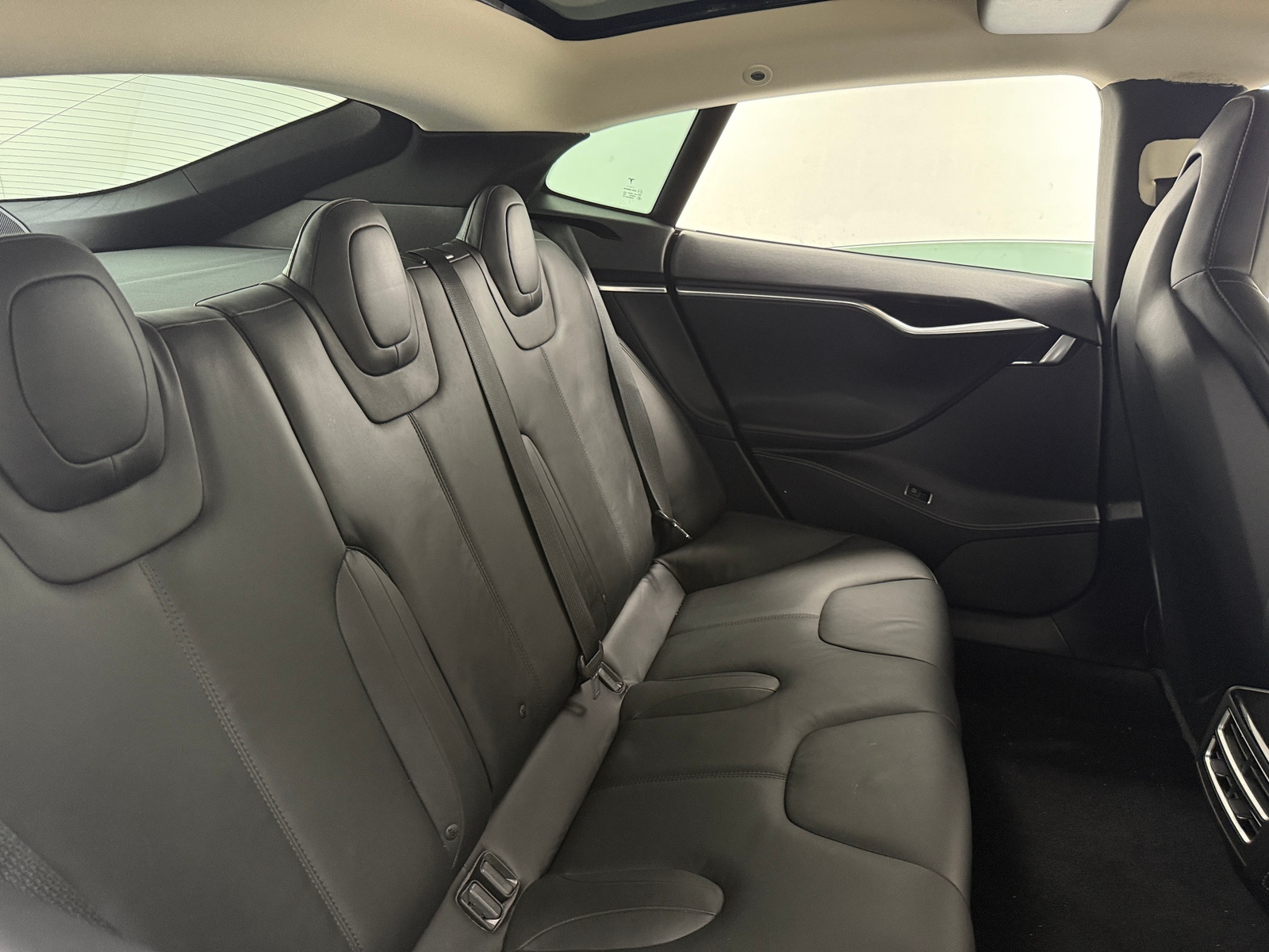 Thumbnail: 2014 Tesla Model S - 5