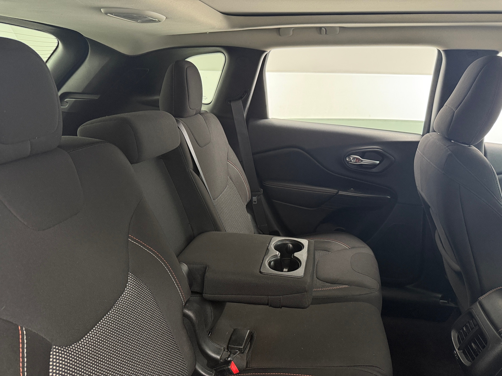 Thumbnail: 2016 Jeep Cherokee - 6