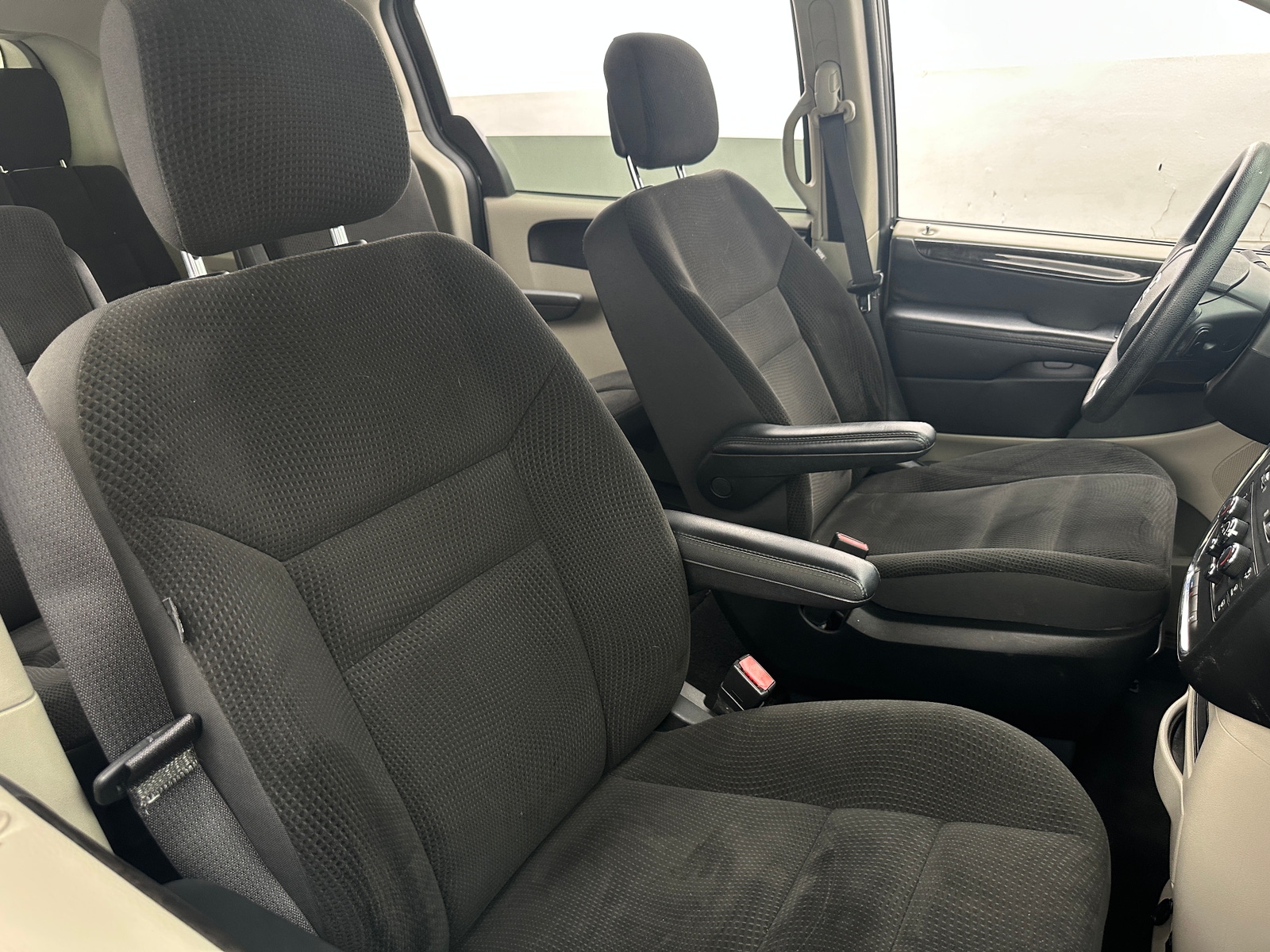 Thumbnail: 2018 Dodge Grand Caravan - 2