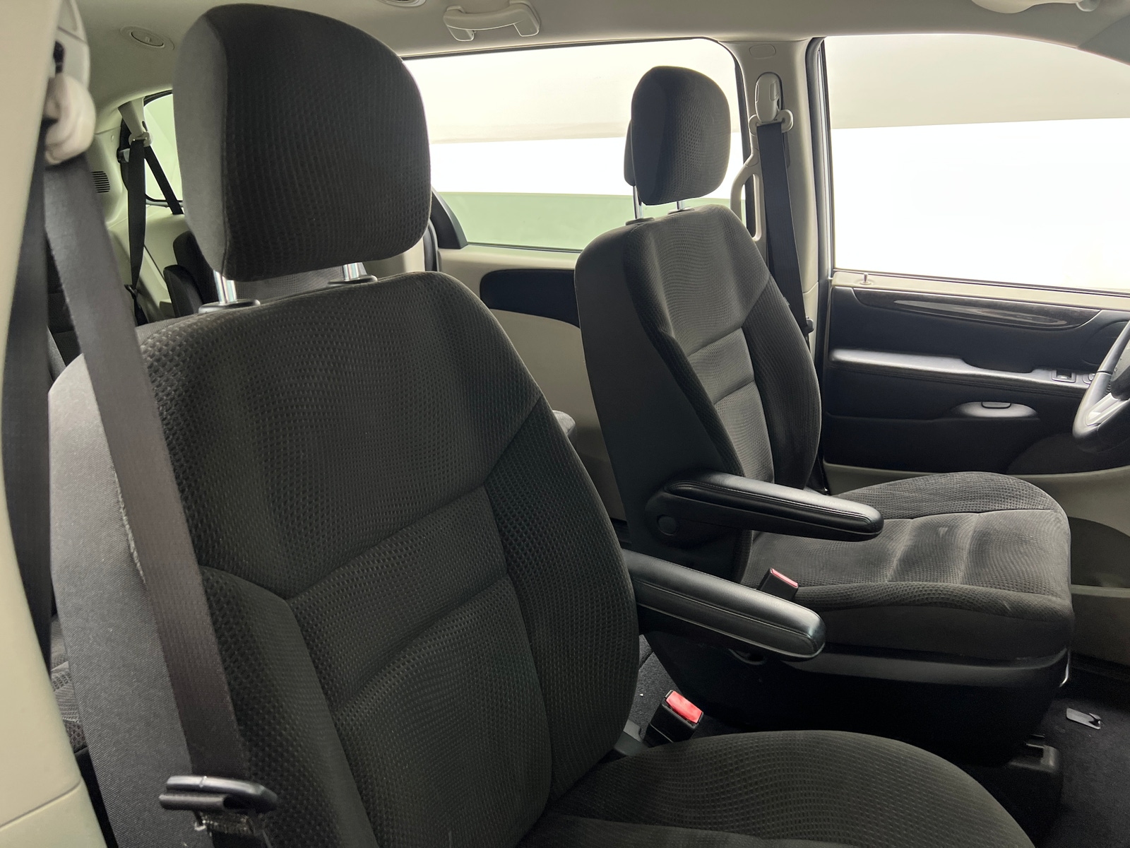 Thumbnail: 2017 Dodge Grand Caravan - 2