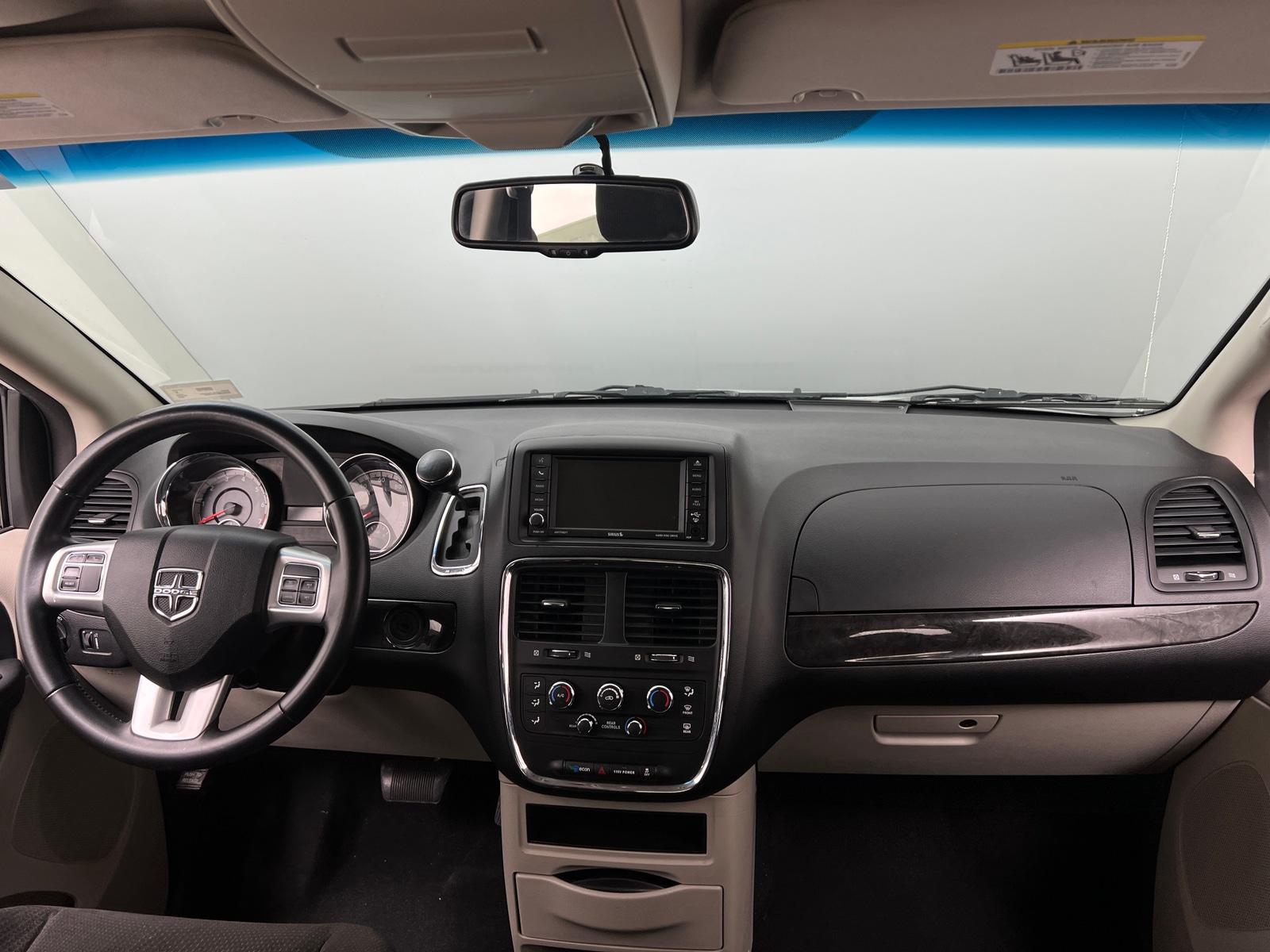 Thumbnail: 2017 Dodge Grand Caravan - 3