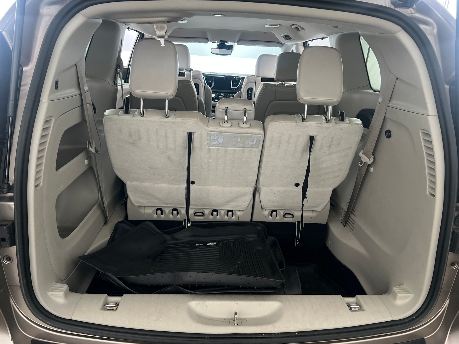 Thumbnail: 2017 Chrysler Pacifica - 6