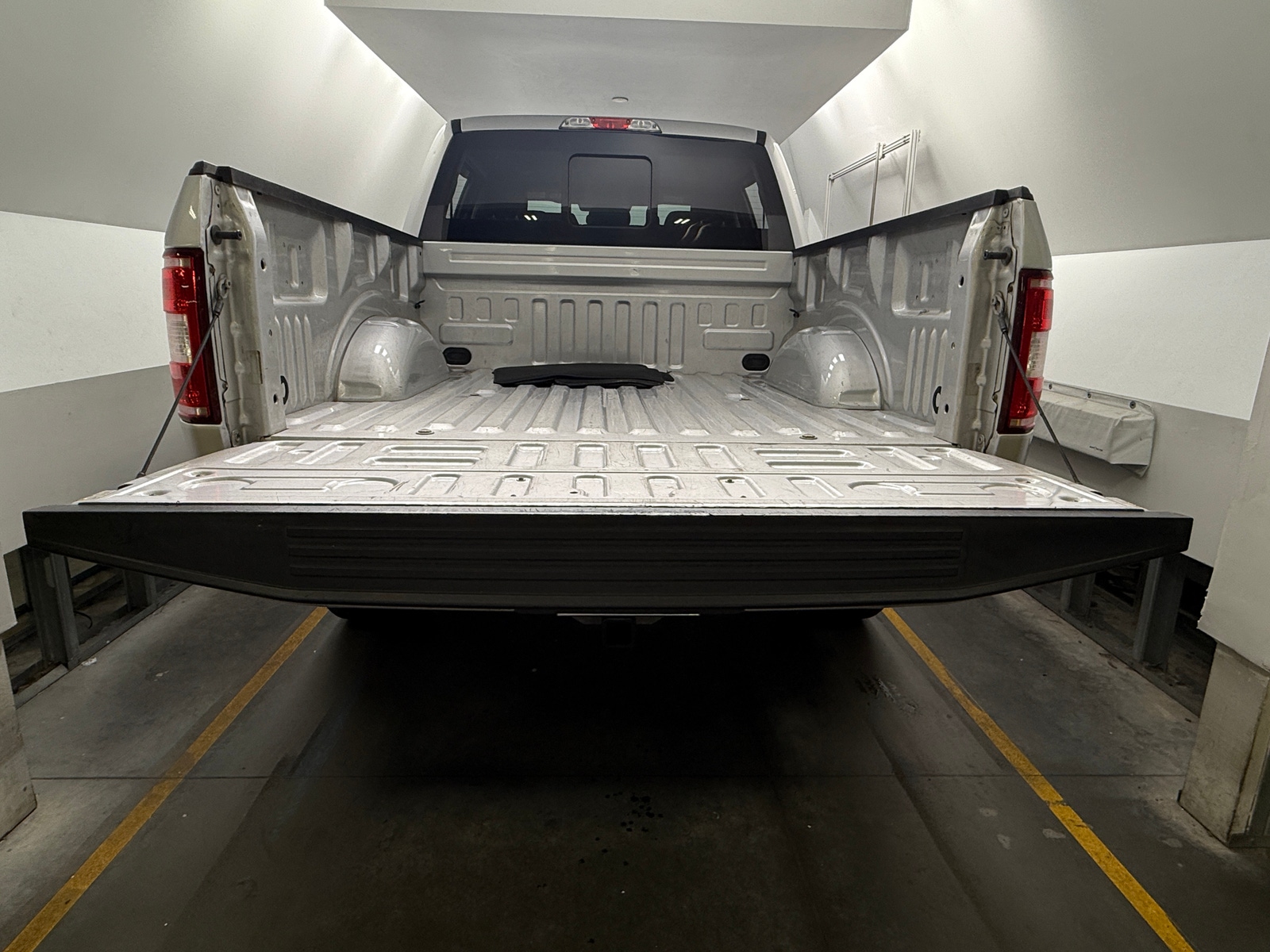Thumbnail: 2019 Ford Econoline - 7