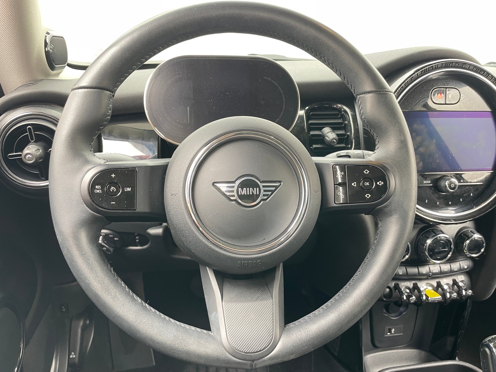 Thumbnail: 2022 MINI Cooper Hardtop - 3