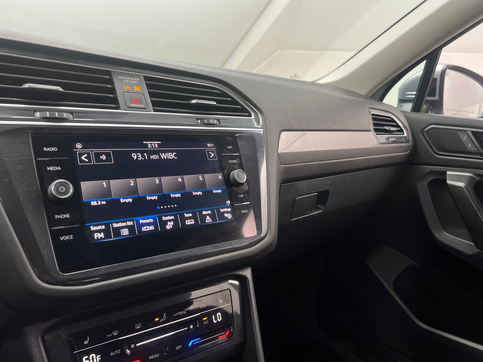 Thumbnail: 2024 Volkswagen Tiguan - 4
