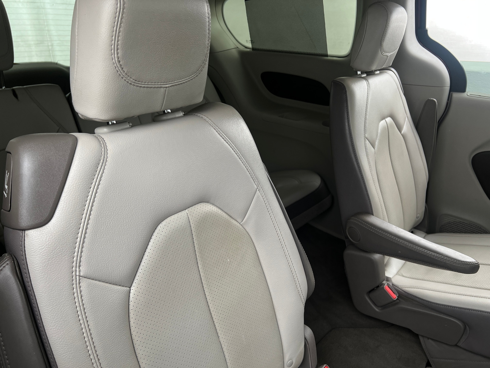Thumbnail: 2018 Chrysler Pacifica - 5