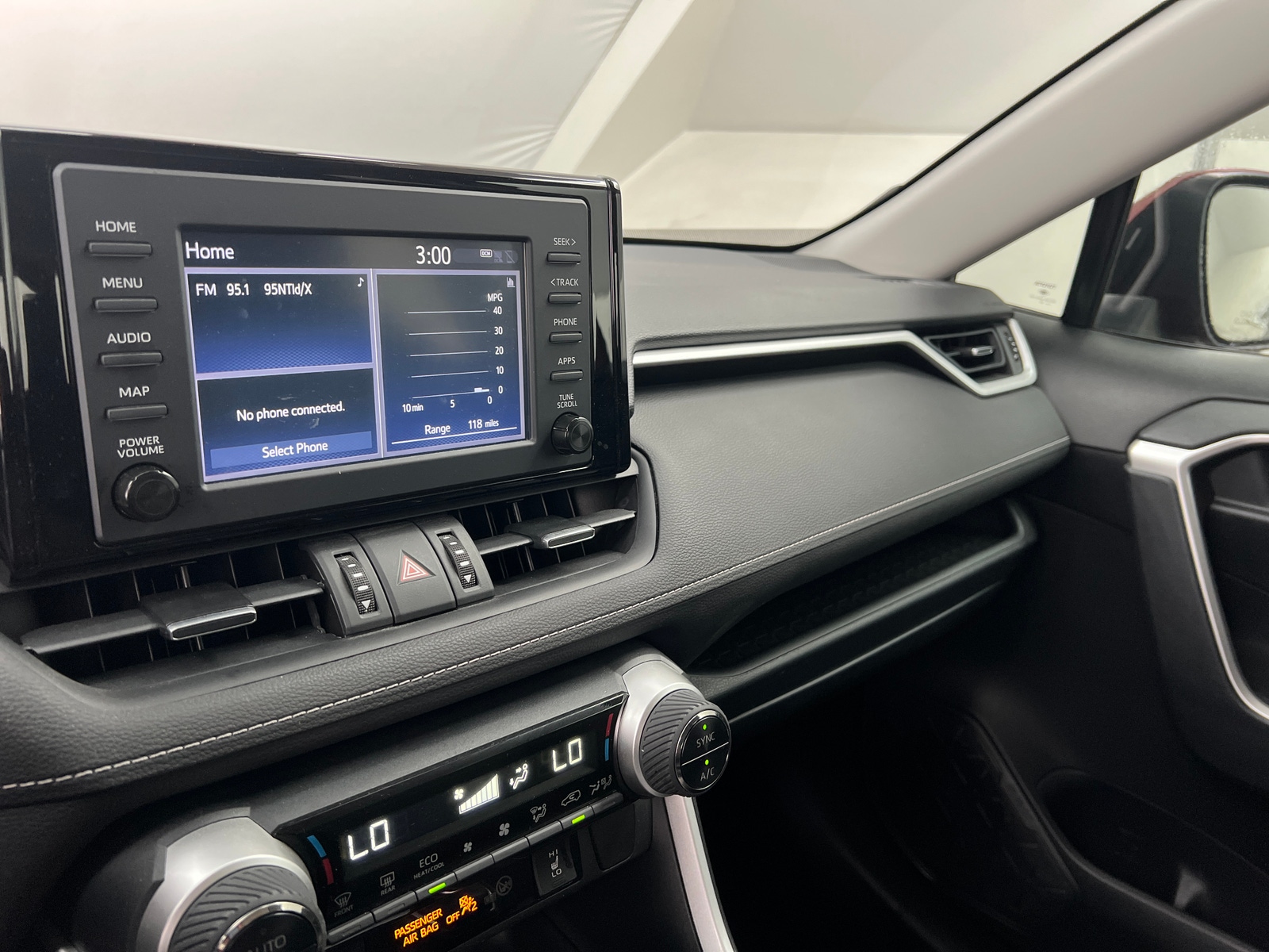Thumbnail: 2019 Toyota RAV4 - 3