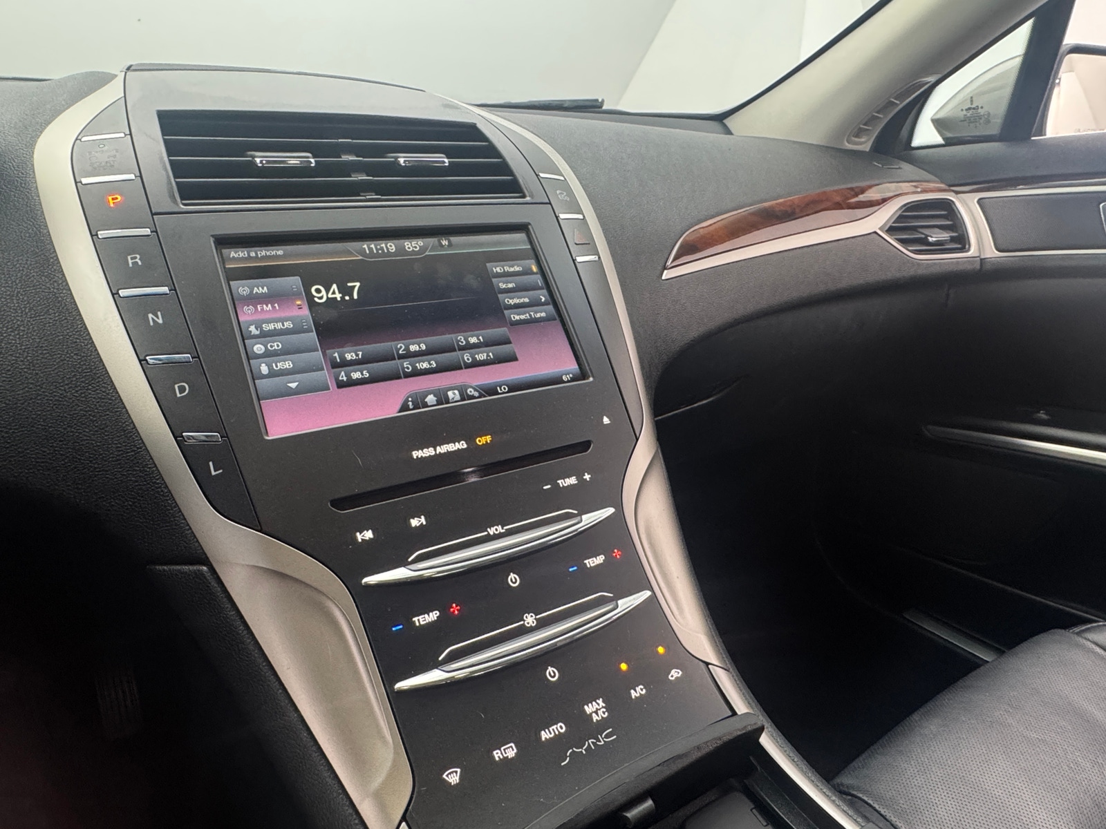 Thumbnail: 2016 Lincoln MKZ - 3