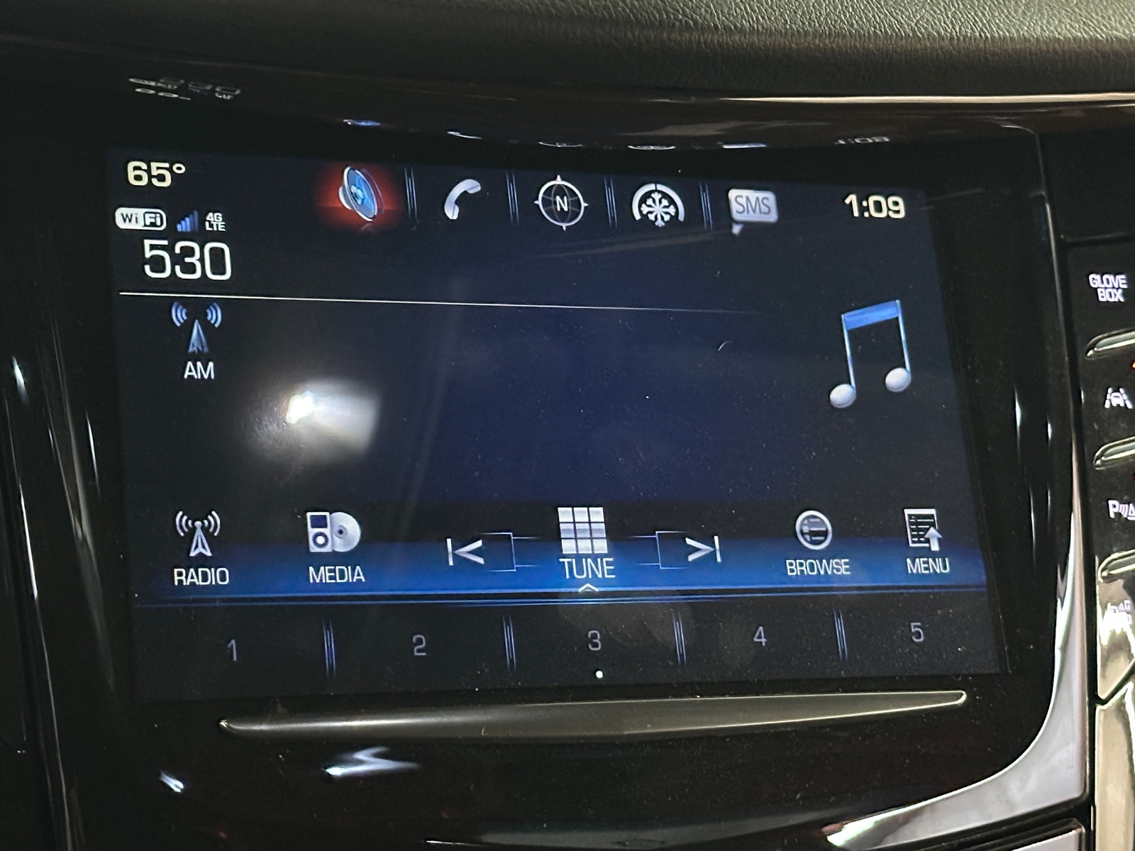 Thumbnail: 2019 Cadillac Escalade - 3