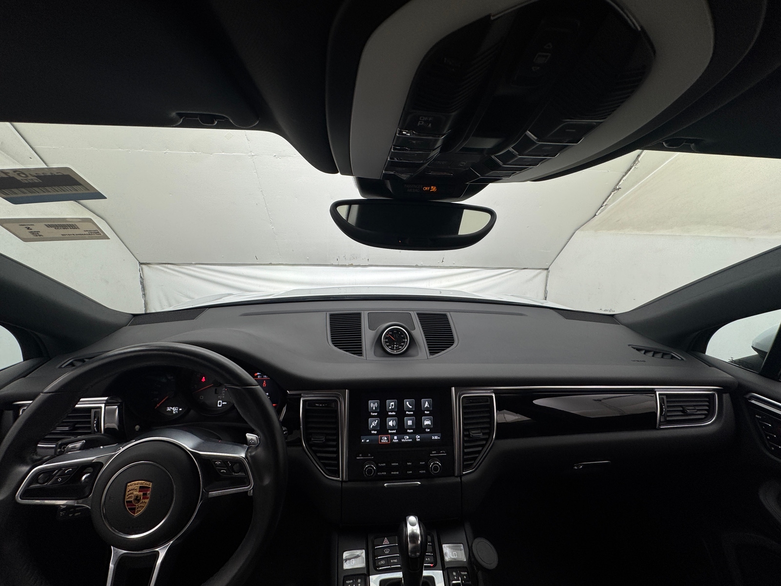 Thumbnail: 2017 Porsche Macan - 2