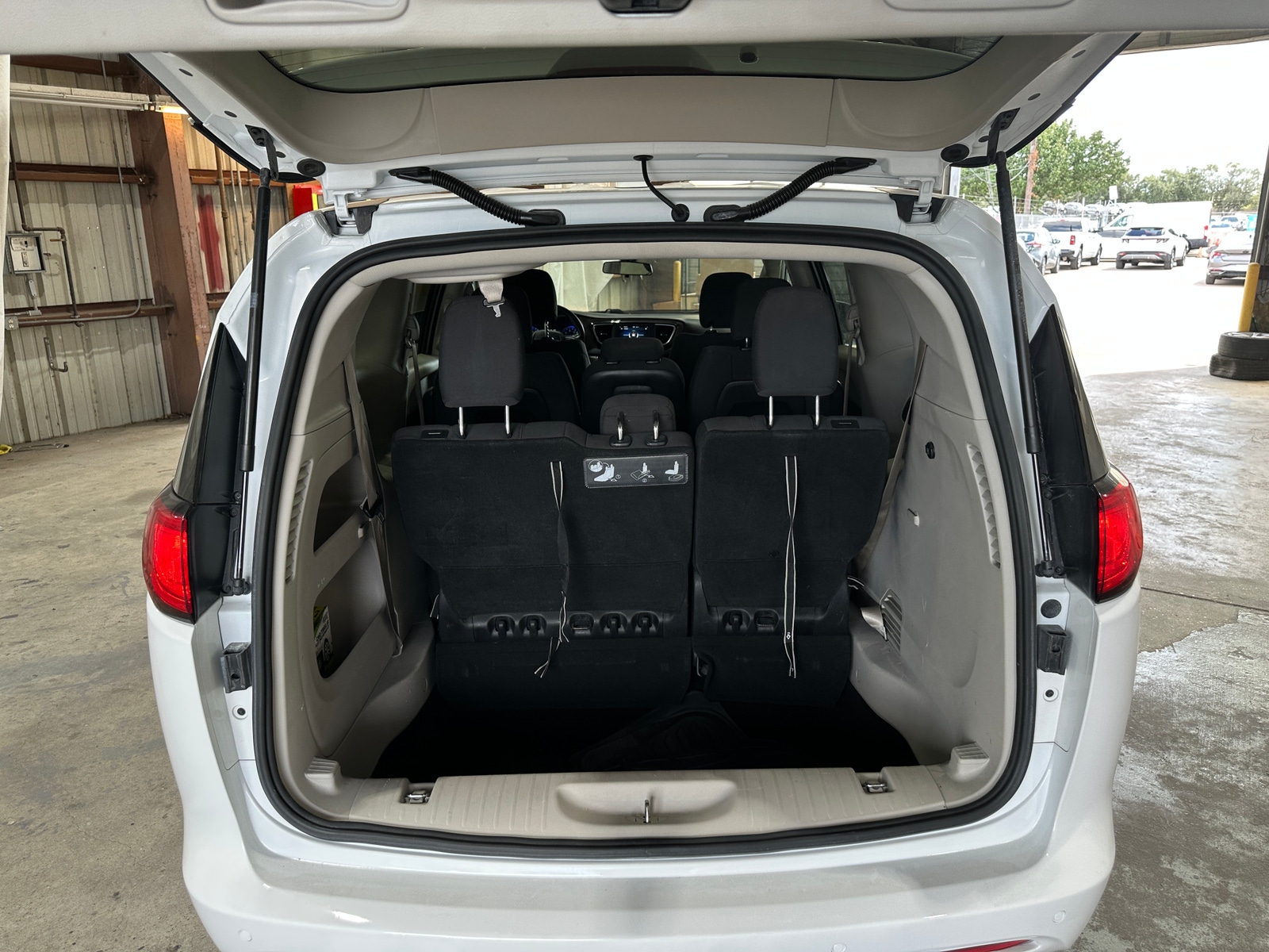 Thumbnail: 2019 Chrysler Pacifica - 7