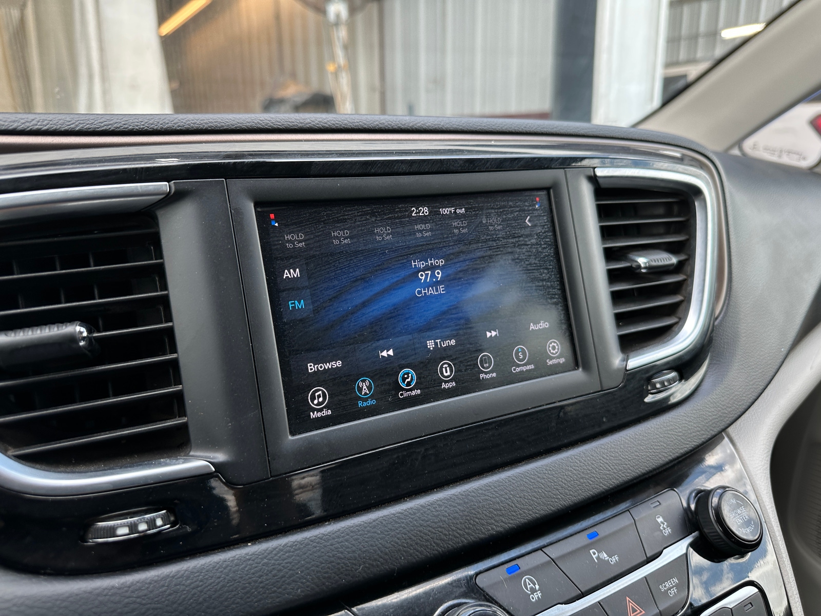 Thumbnail: 2019 Chrysler Pacifica - 4