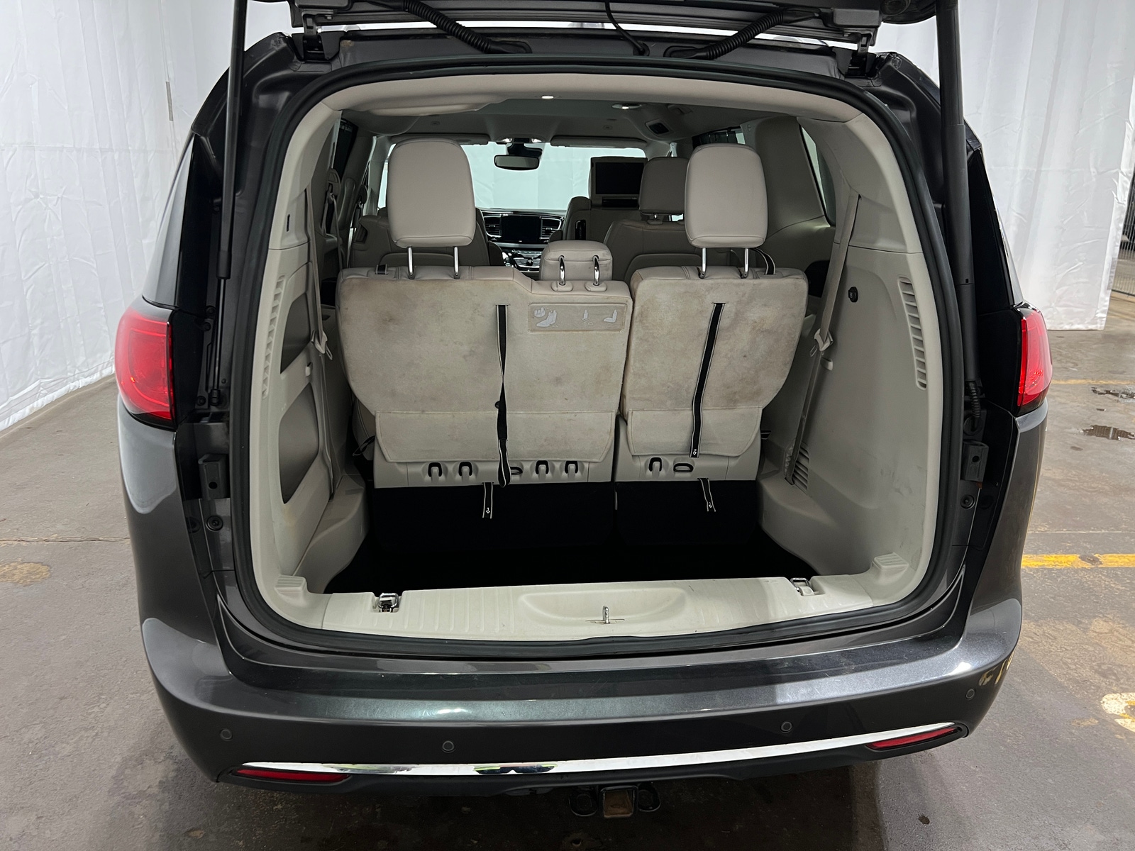 Thumbnail: 2019 Chrysler Pacifica - 6
