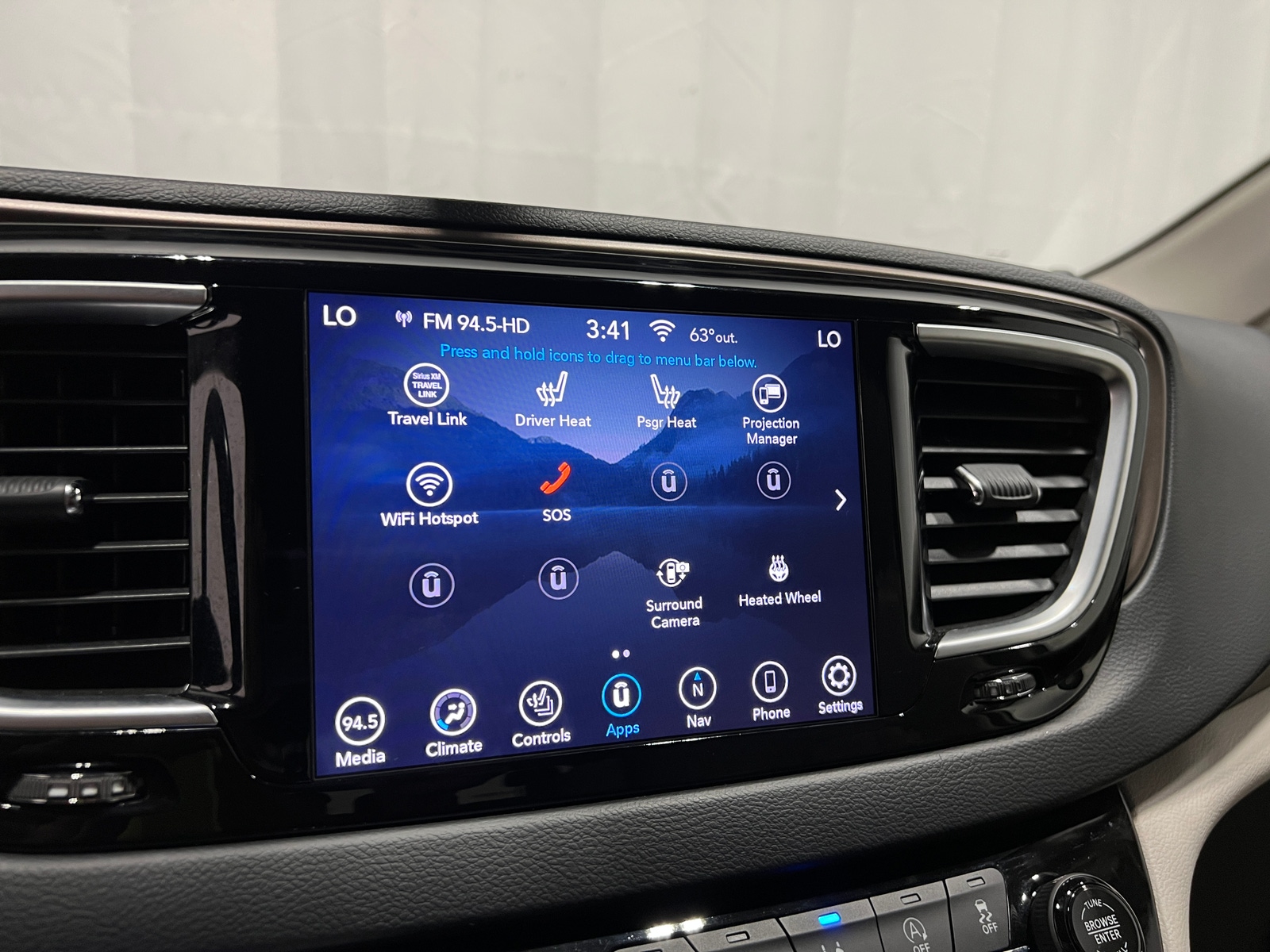 Thumbnail: 2019 Chrysler Pacifica - 3