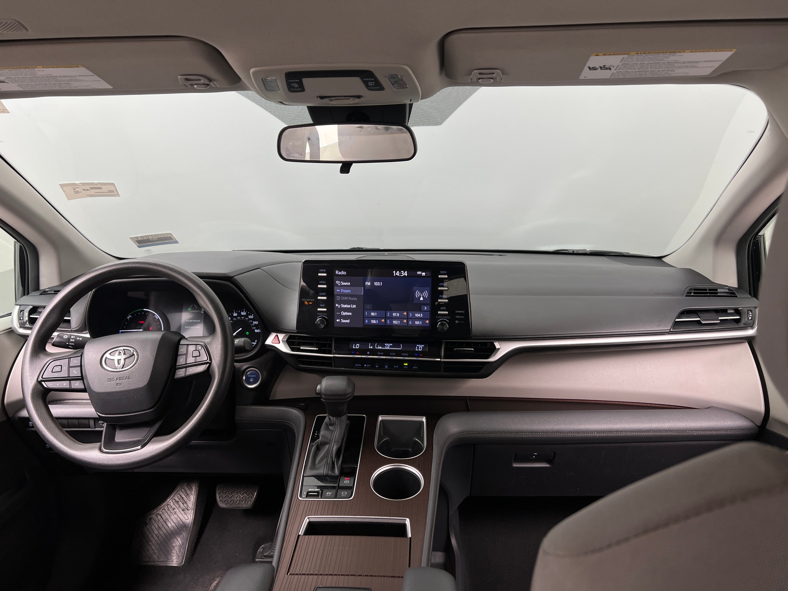 Thumbnail: 2022 Toyota Sienna - 3