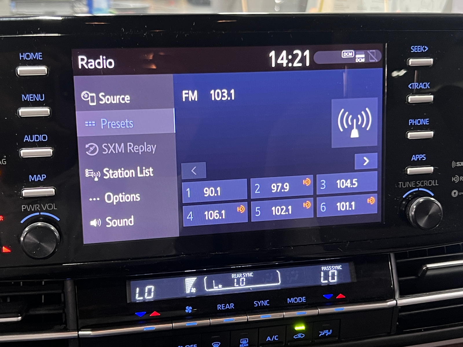 Thumbnail: 2022 Toyota Sienna - 4