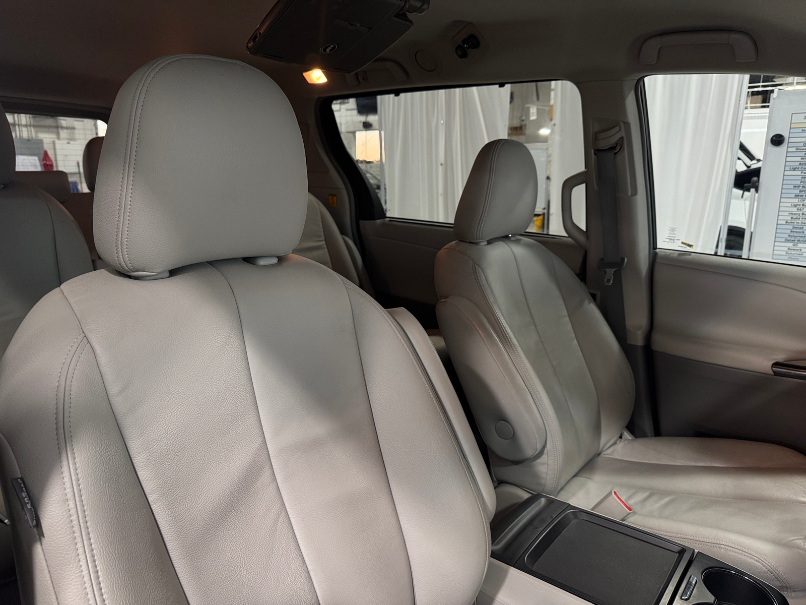 Thumbnail: 2011 Toyota Sienna - 2