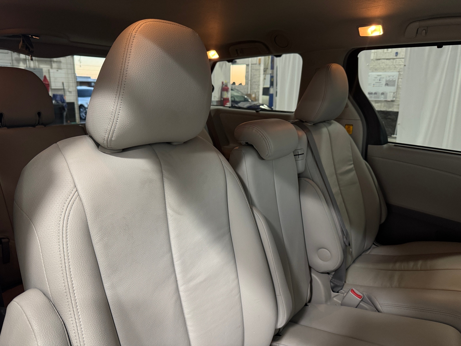 Thumbnail: 2011 Toyota Sienna - 6
