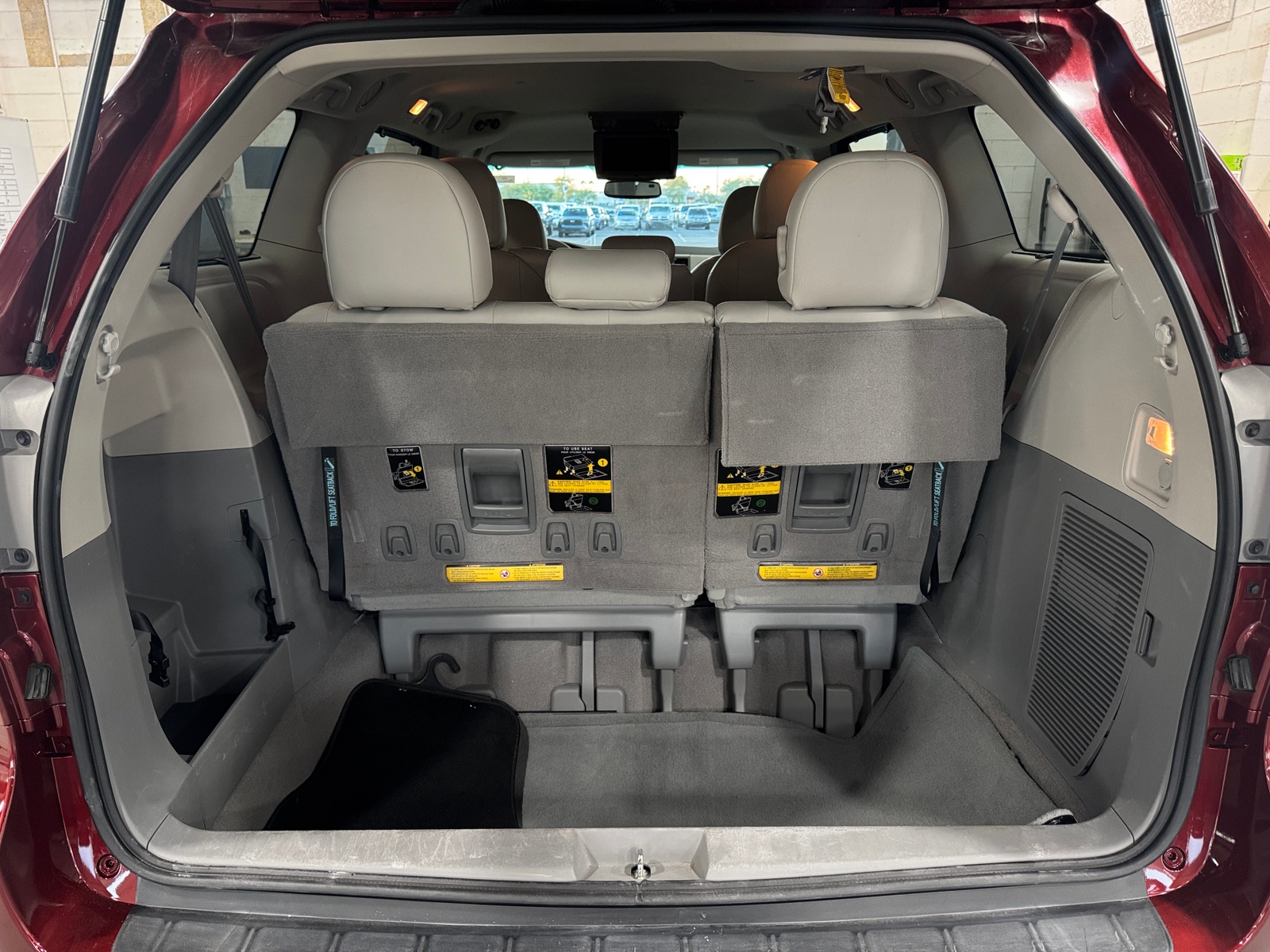 Thumbnail: 2011 Toyota Sienna - 7