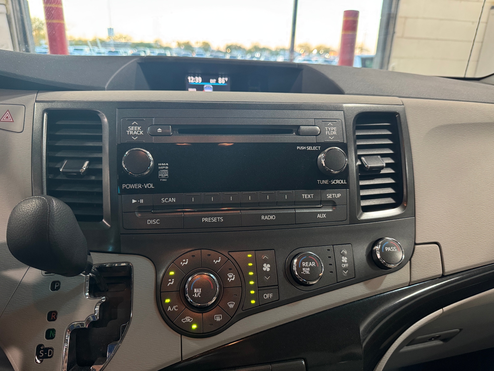 Thumbnail: 2011 Toyota Sienna - 4