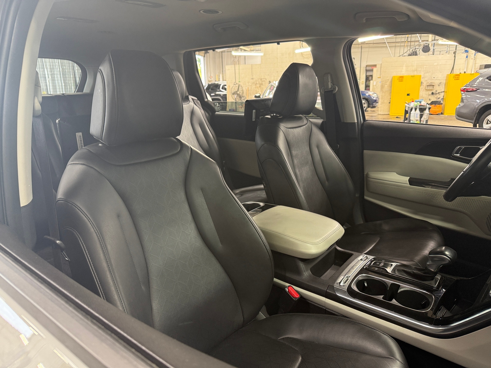 Thumbnail: 2022 Kia Carnival - 2