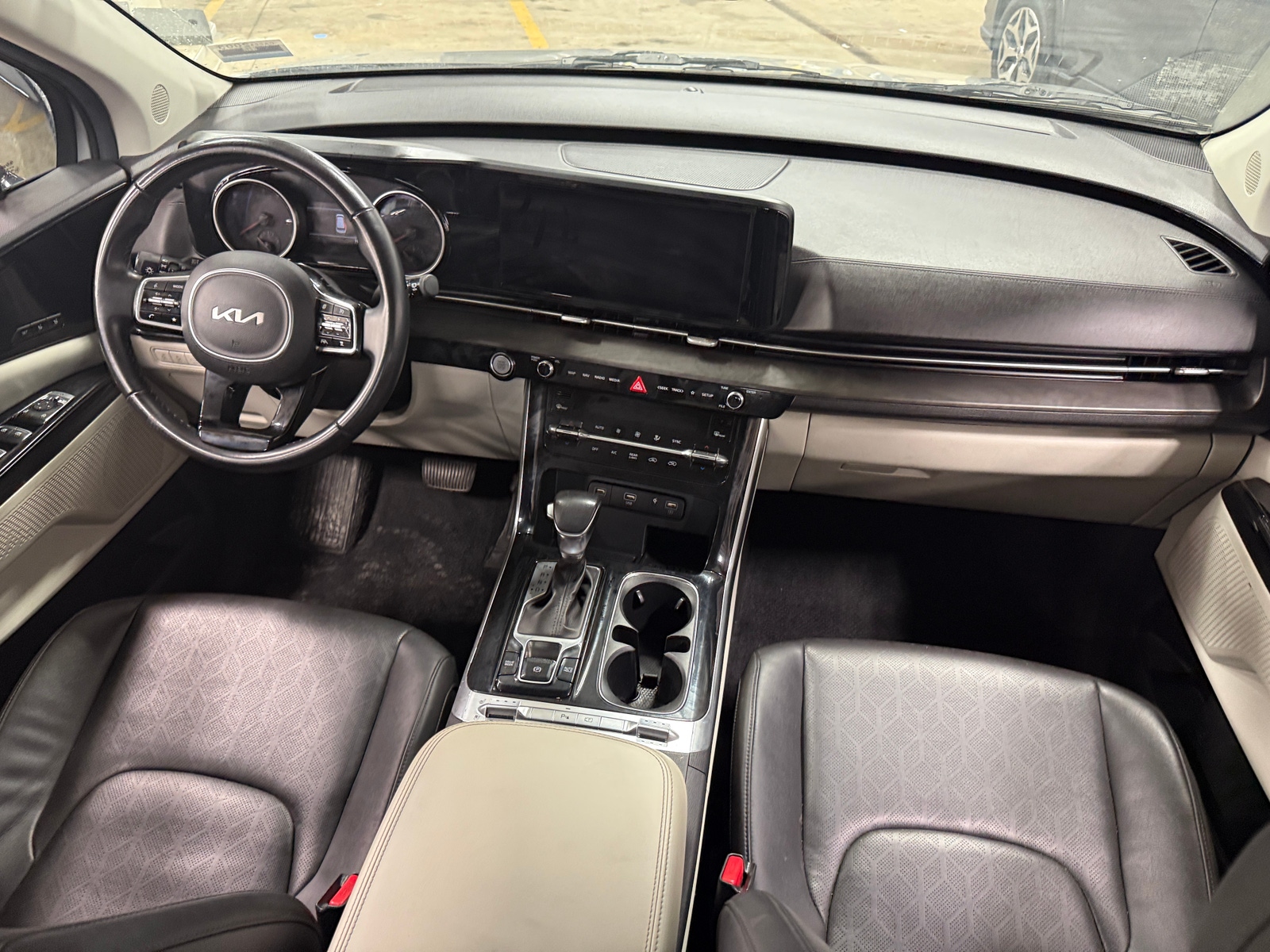 Thumbnail: 2022 Kia Carnival - 3