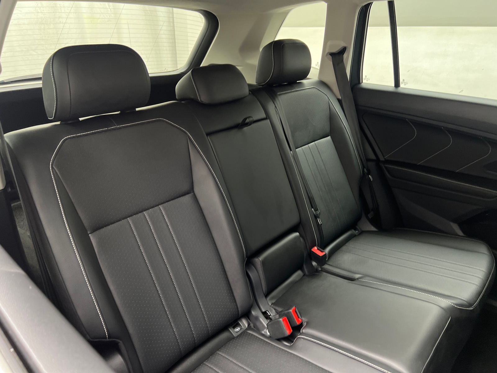 Thumbnail: 2022 Volkswagen Tiguan - 6