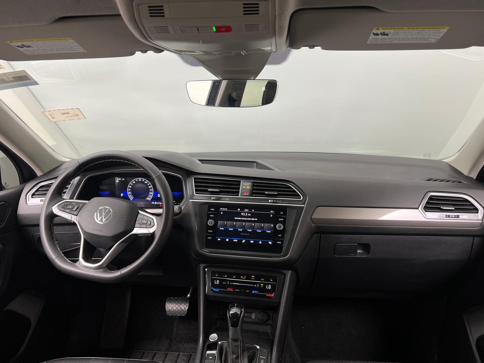 Thumbnail: 2022 Volkswagen Tiguan - 3