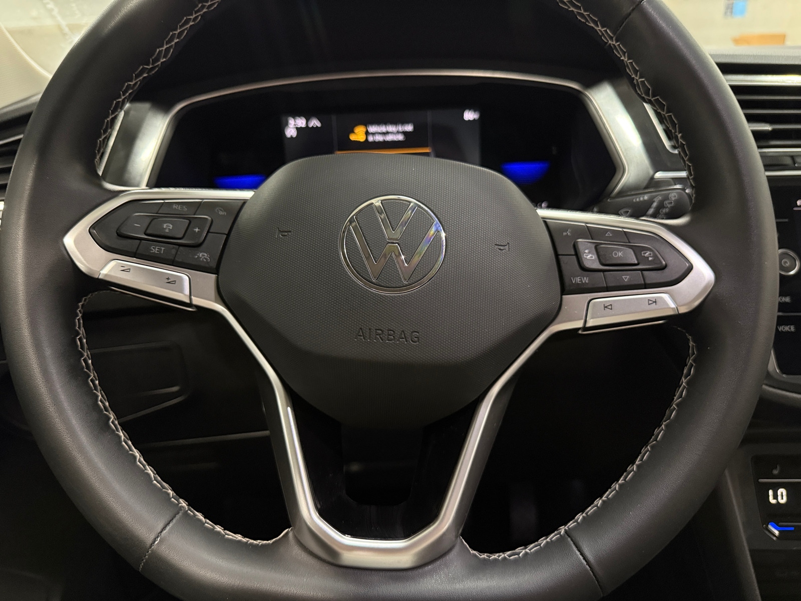Thumbnail: 2022 Volkswagen Tiguan - 5