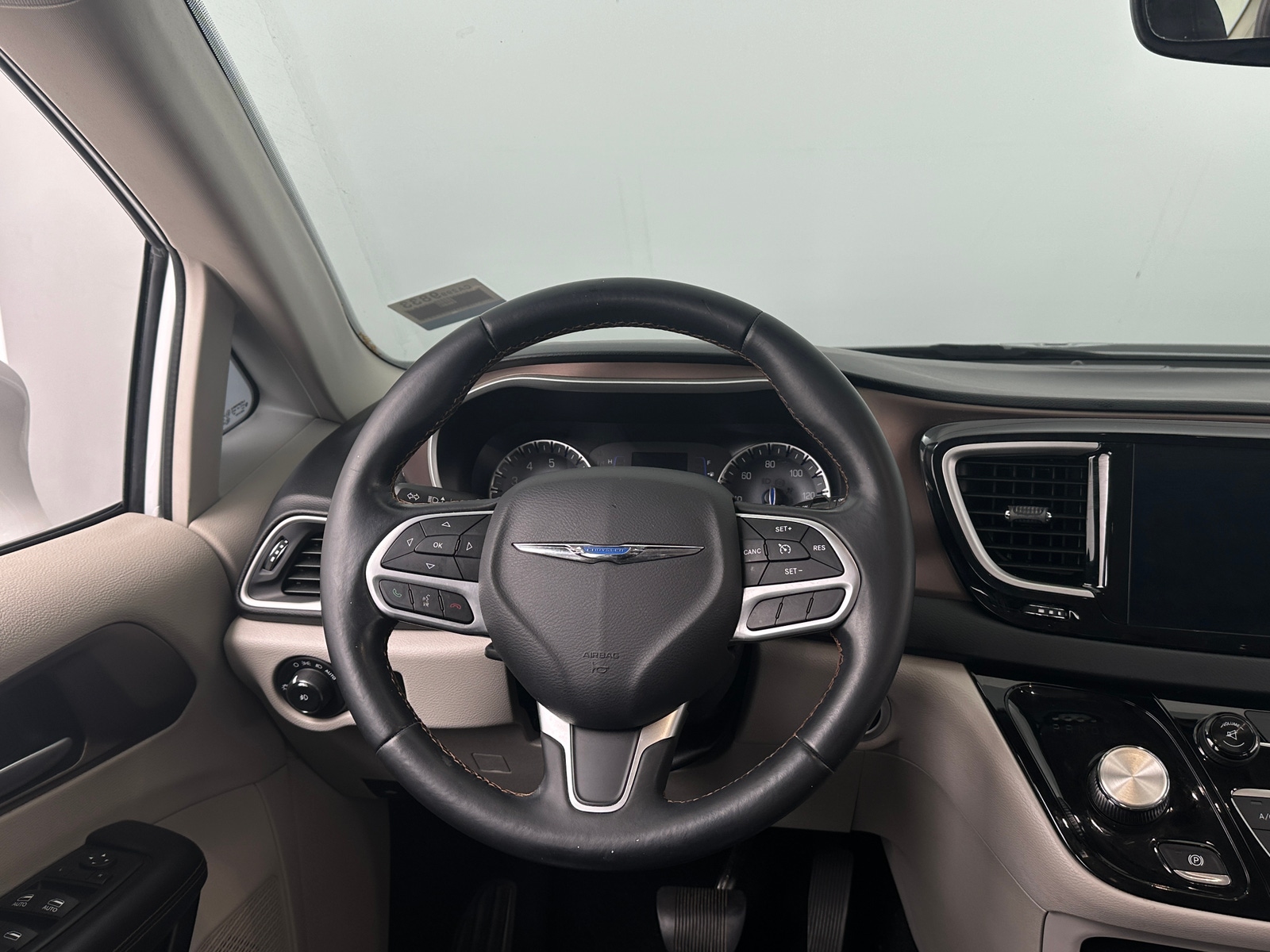 Thumbnail: 2017 Chrysler Pacifica - 4