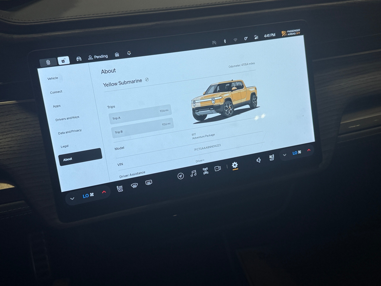 Thumbnail: 2022 Rivian R1T - 3