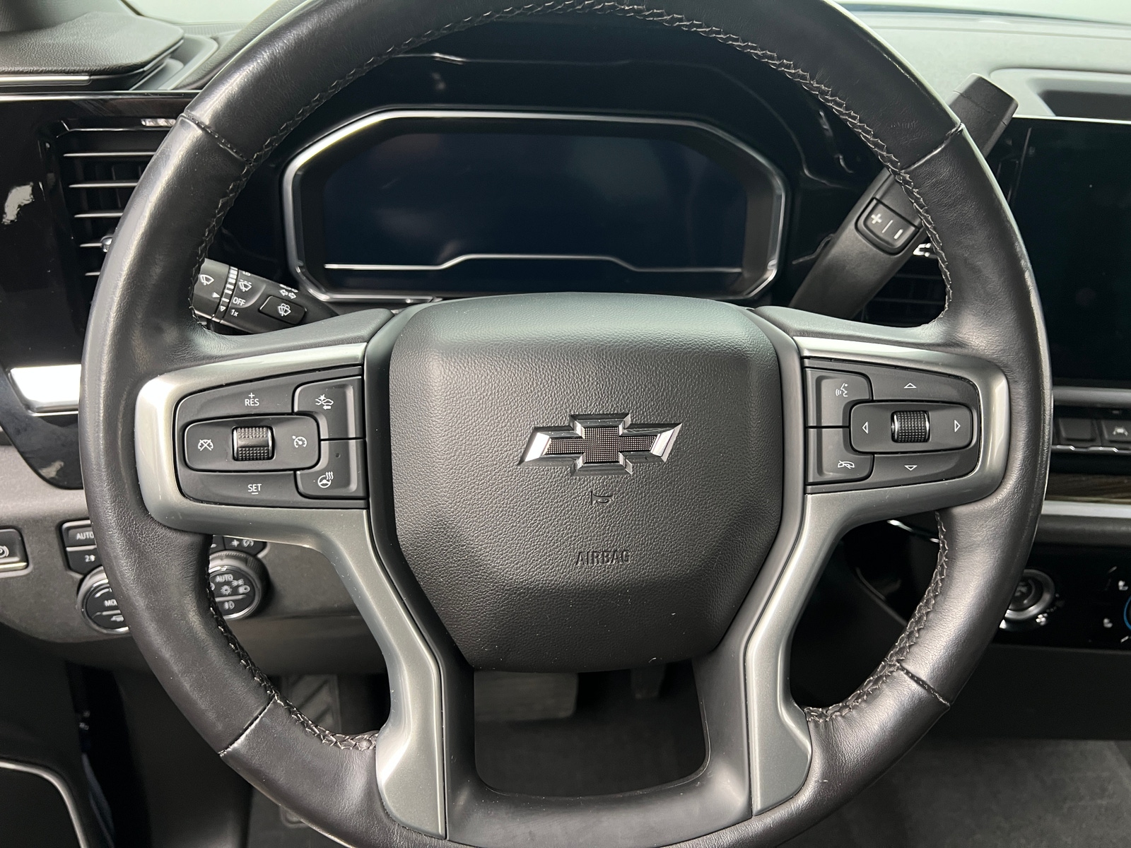 Thumbnail: 2022 Chevrolet Silverado 1500 - 5