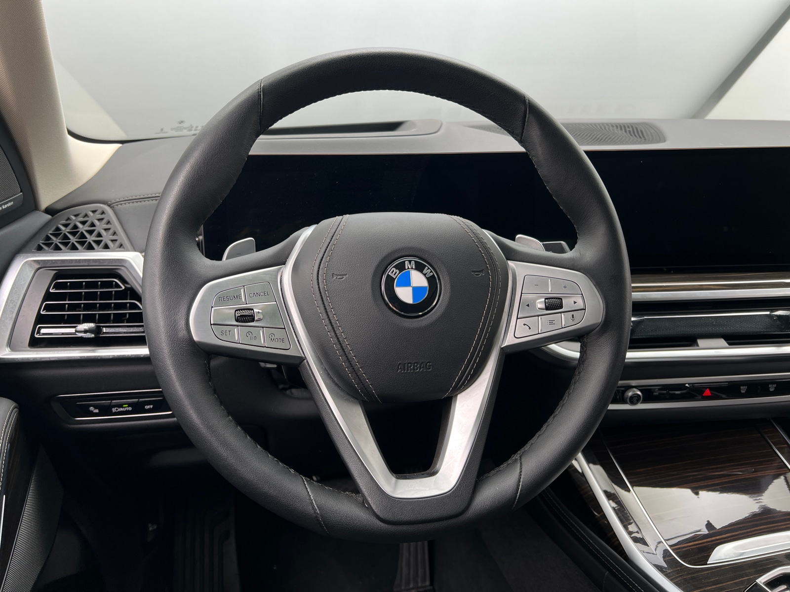Thumbnail: 2025 BMW X7 - 4
