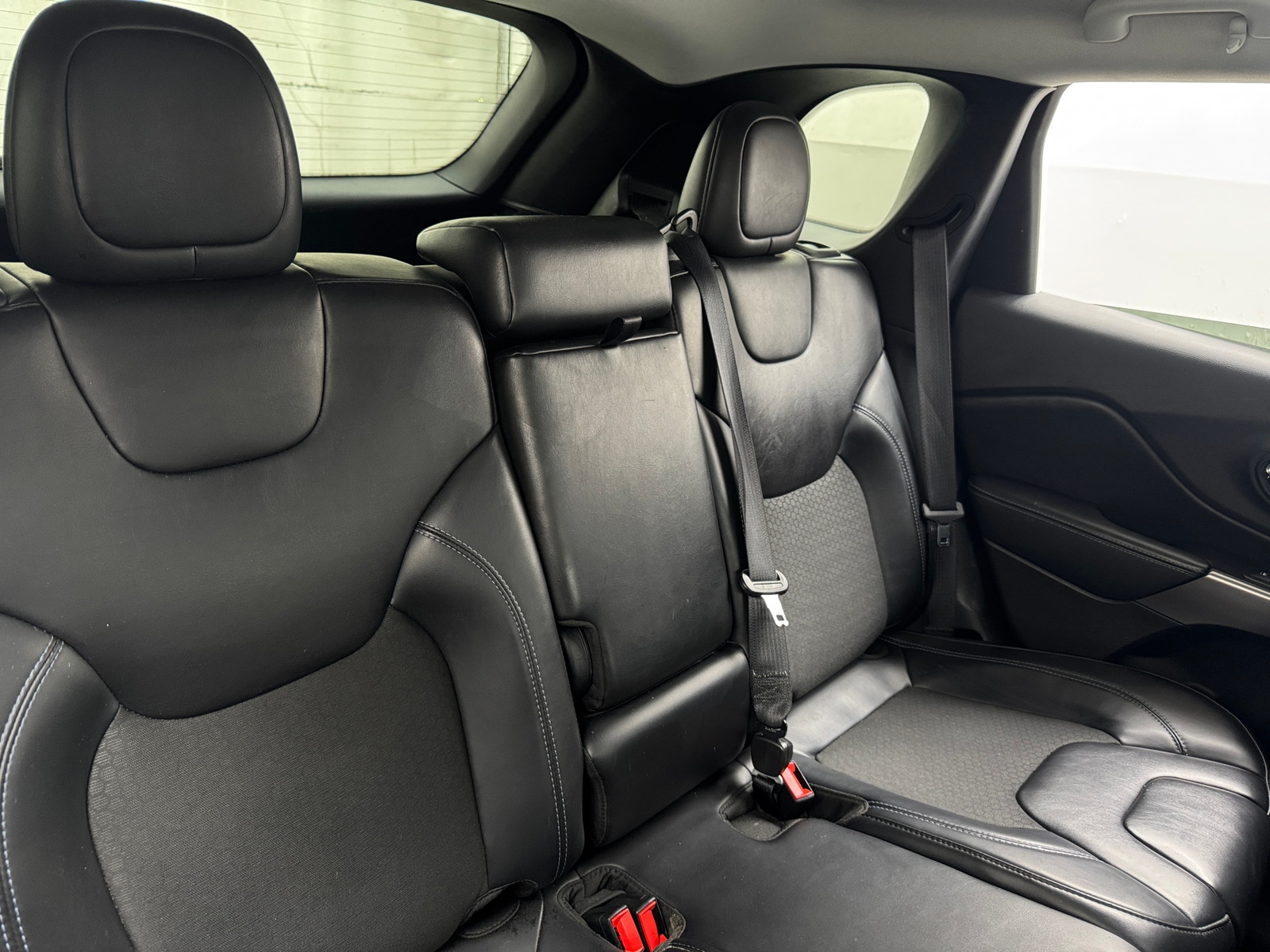 Thumbnail: 2019 Jeep Cherokee - 6