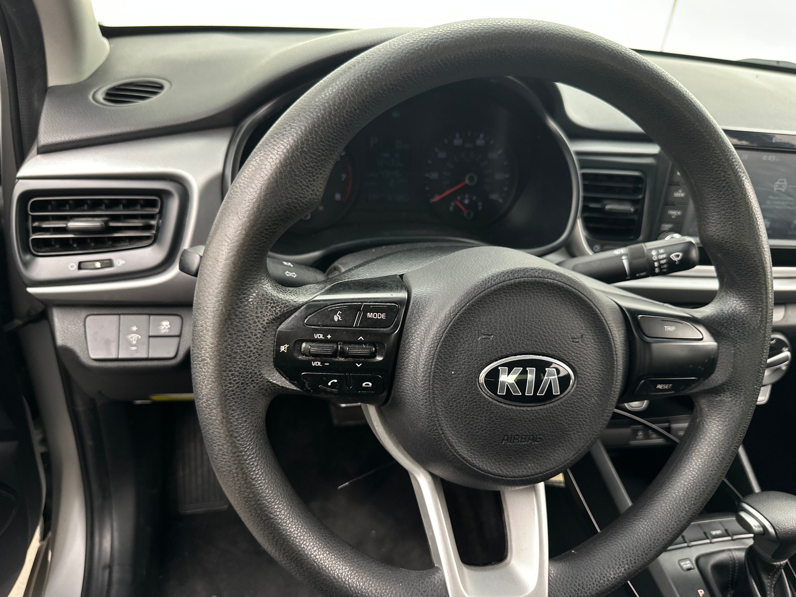 Thumbnail: 2020 Kia Rio - 5