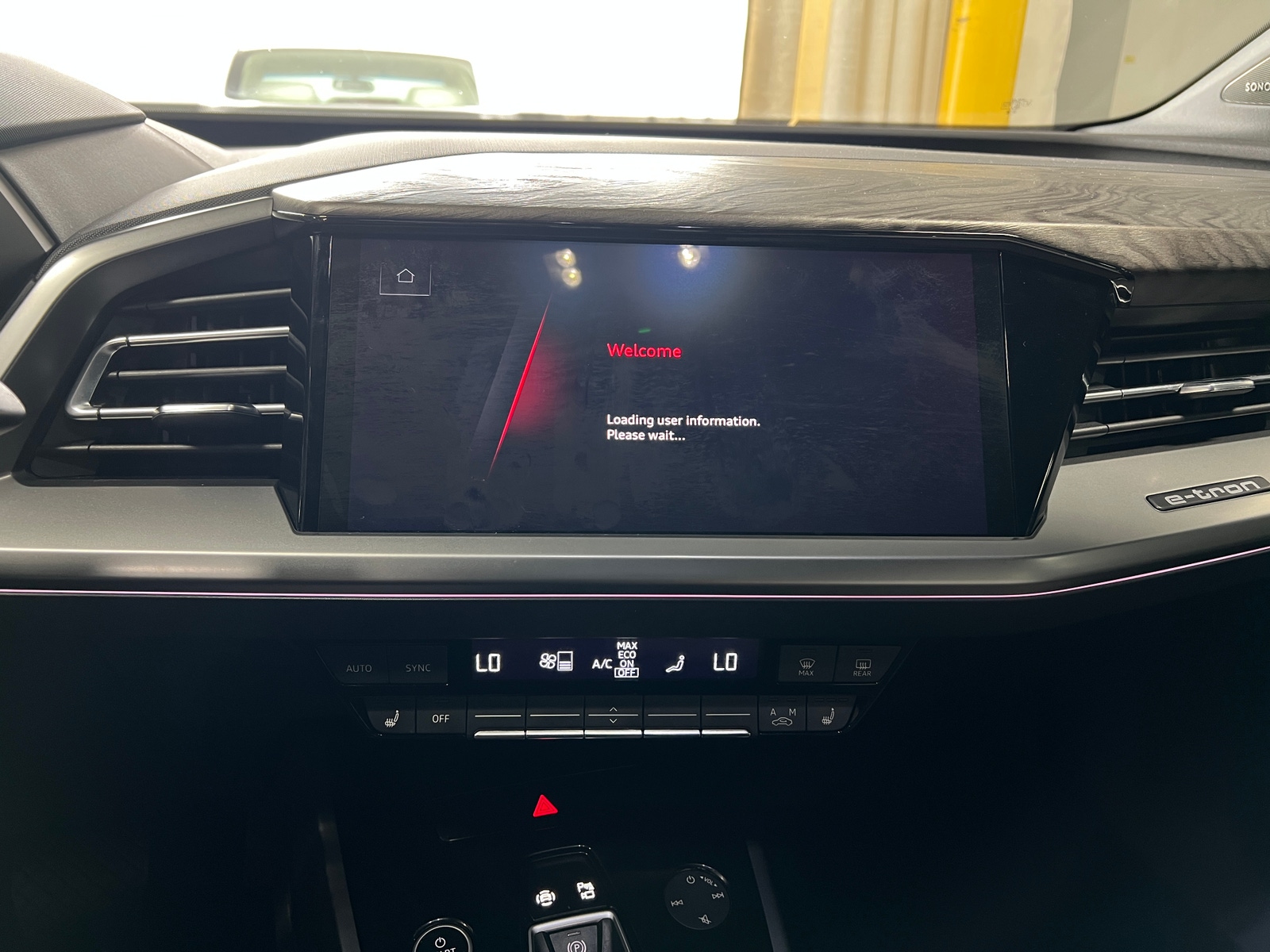 Thumbnail: 2023 Audi Q4 e-tron - 3