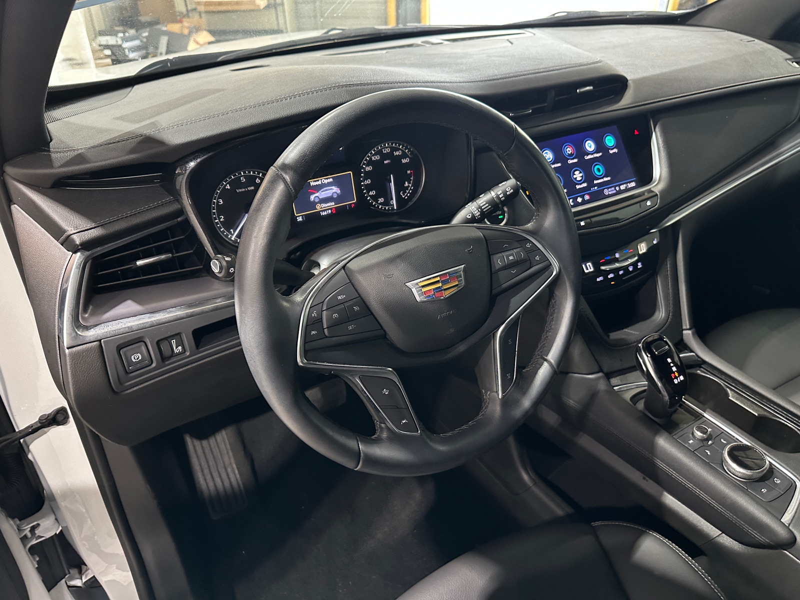 Thumbnail: 2023 Cadillac XT5 - 4