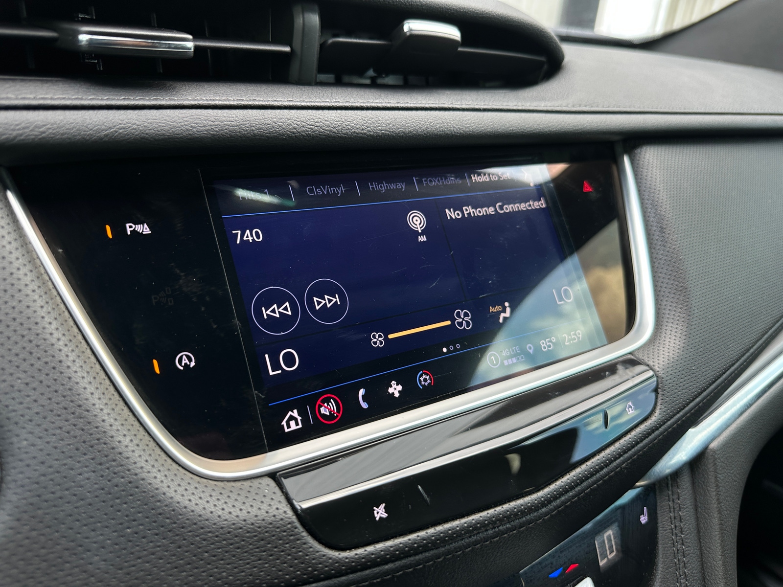 Thumbnail: 2023 Cadillac XT5 - 3