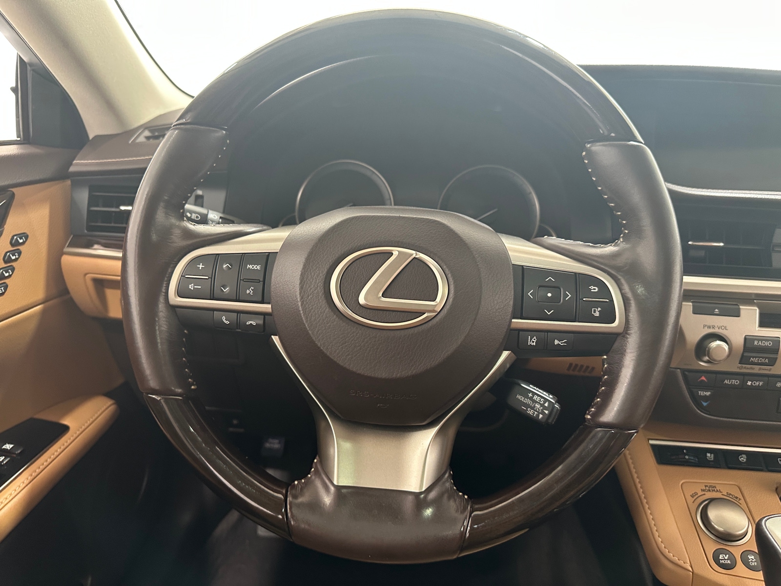 Thumbnail: 2016 Lexus ES - 4