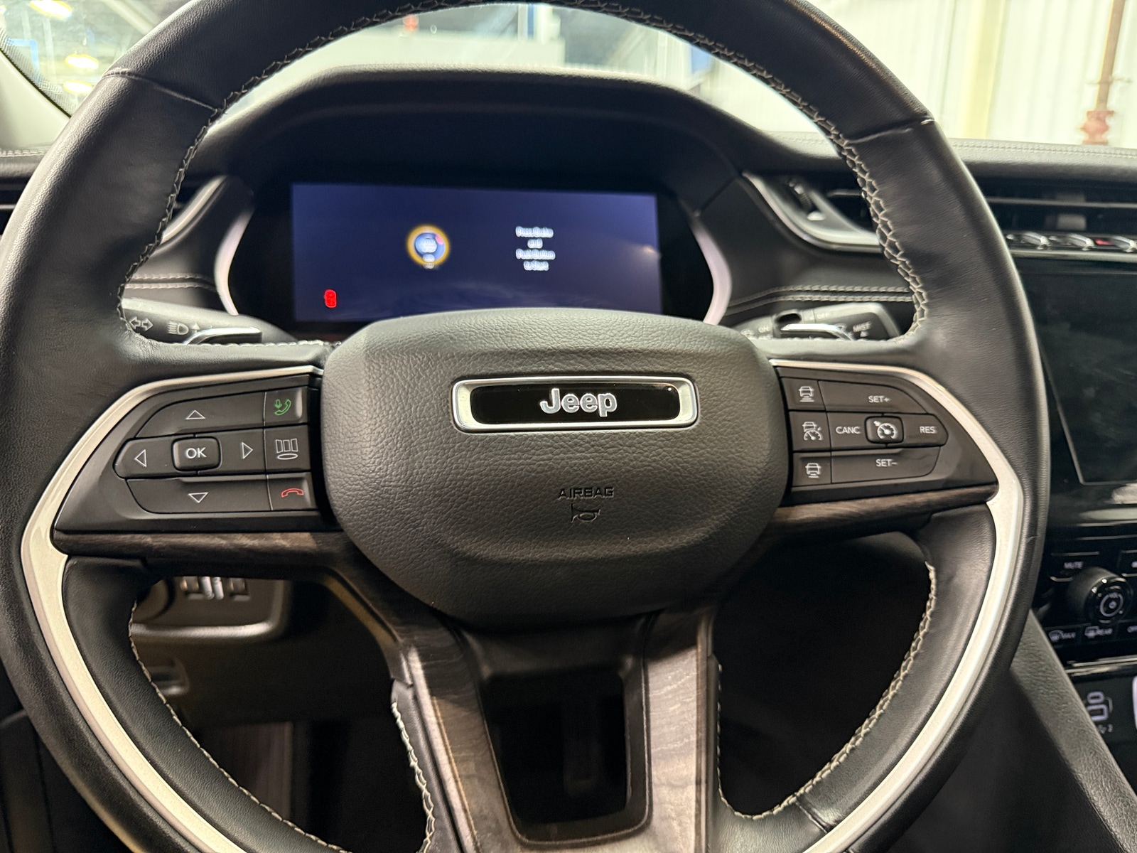 Thumbnail: 2022 Jeep Grand Cherokee L - 4
