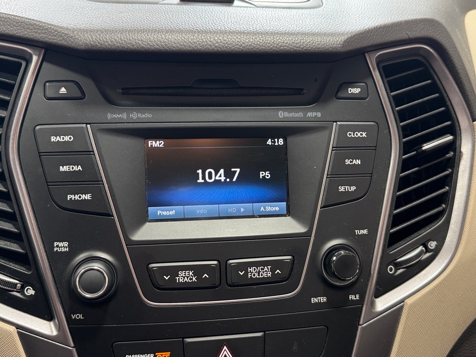 Thumbnail: 2016 Hyundai Santa Fe - 4
