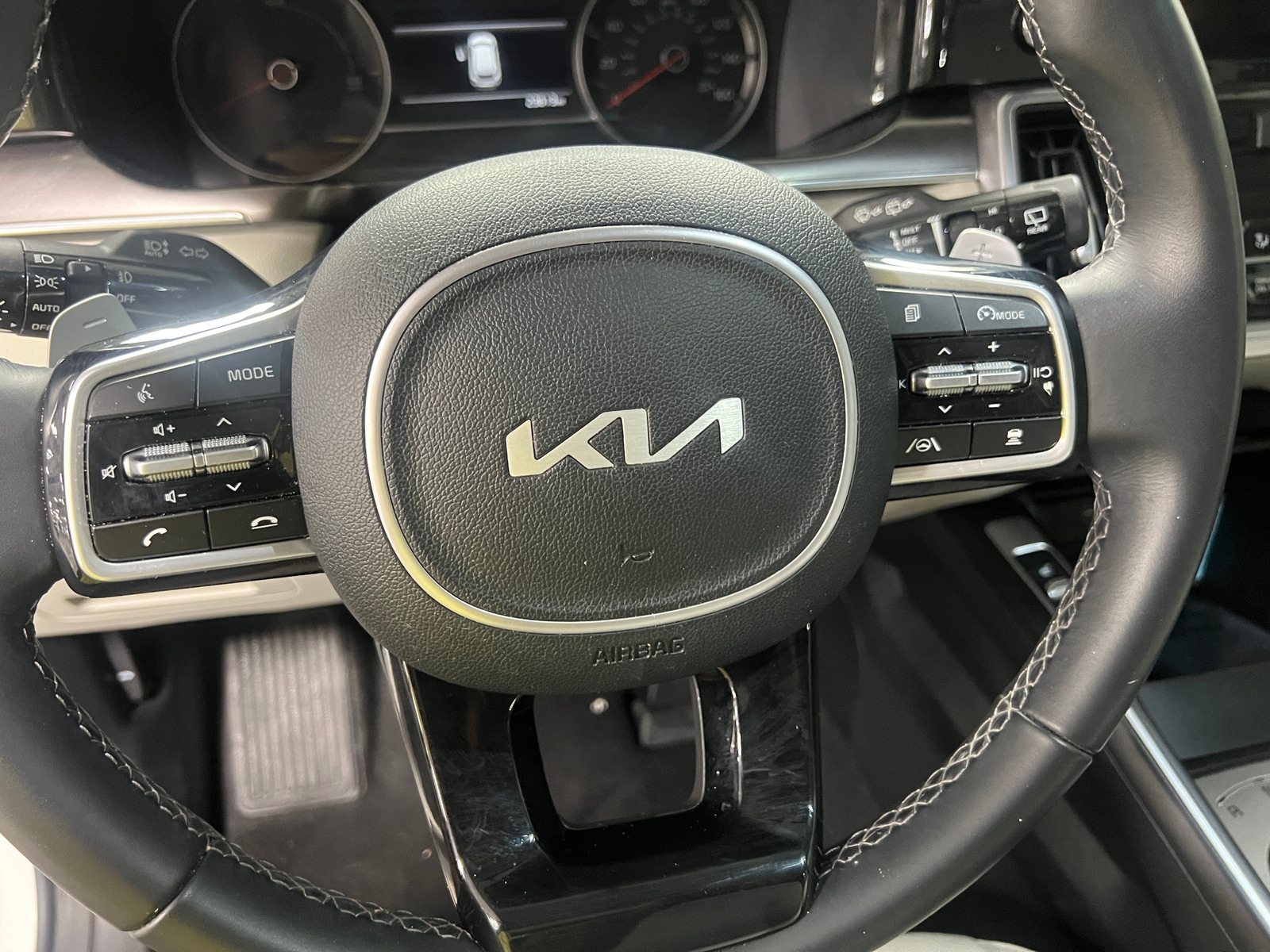 Thumbnail: 2022 Kia Sorento - 4