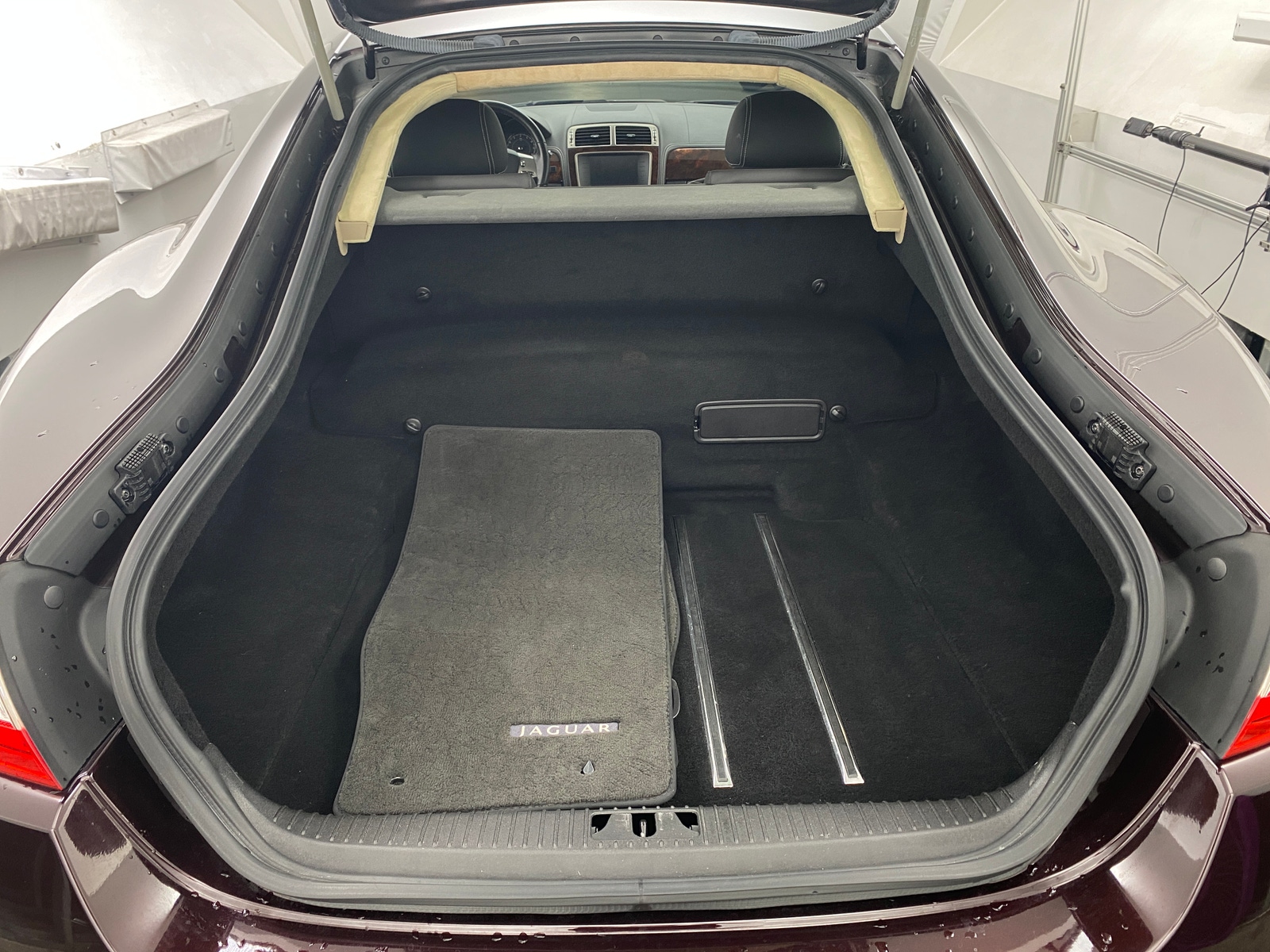 Thumbnail: 2011 Jaguar XK - 4