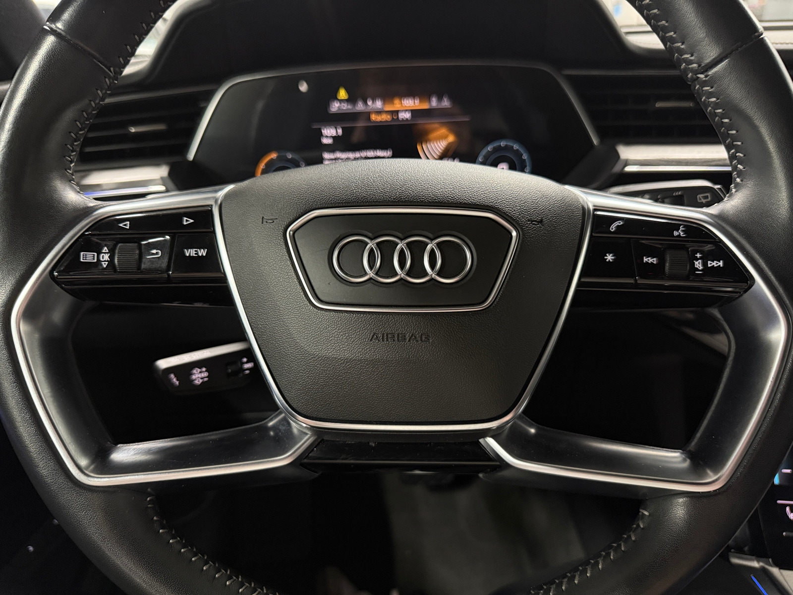 Thumbnail: 2019 Audi e-tron - 4