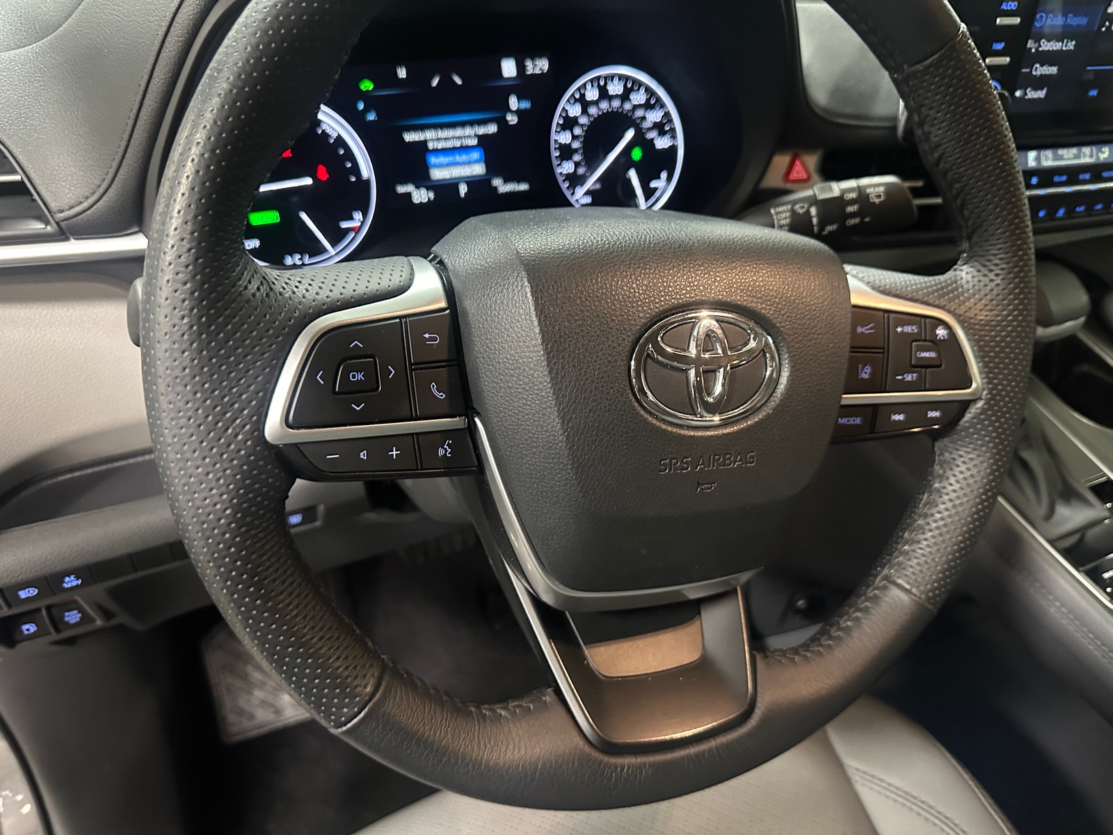 Thumbnail: 2024 Toyota Sienna - 4