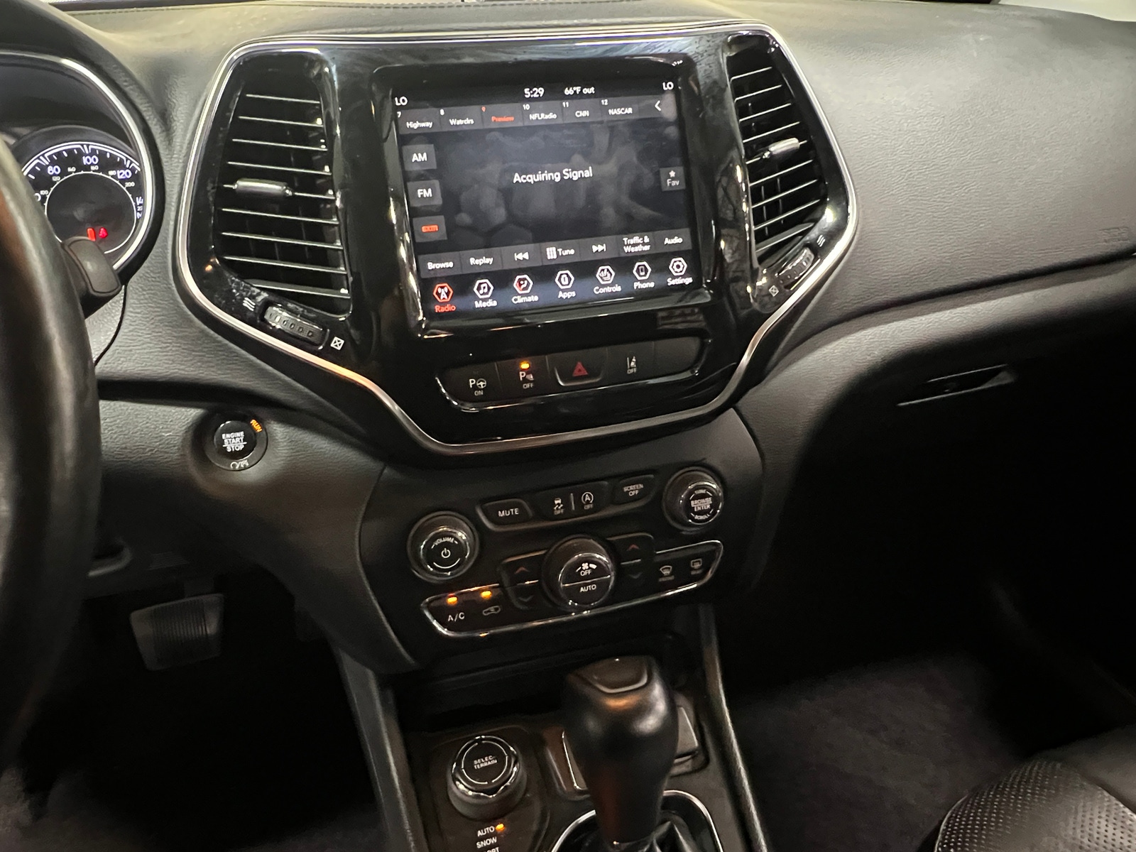 Thumbnail: 2019 Jeep Cherokee - 3
