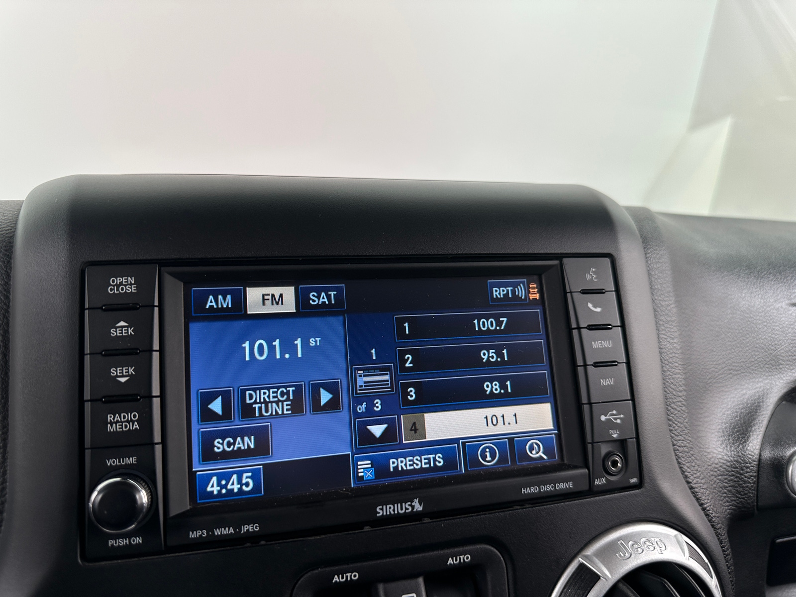 Thumbnail: 2015 Jeep Wrangler - 3