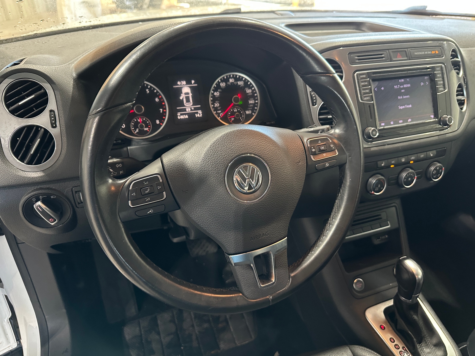 Thumbnail: 2017 Volkswagen Tiguan - 4